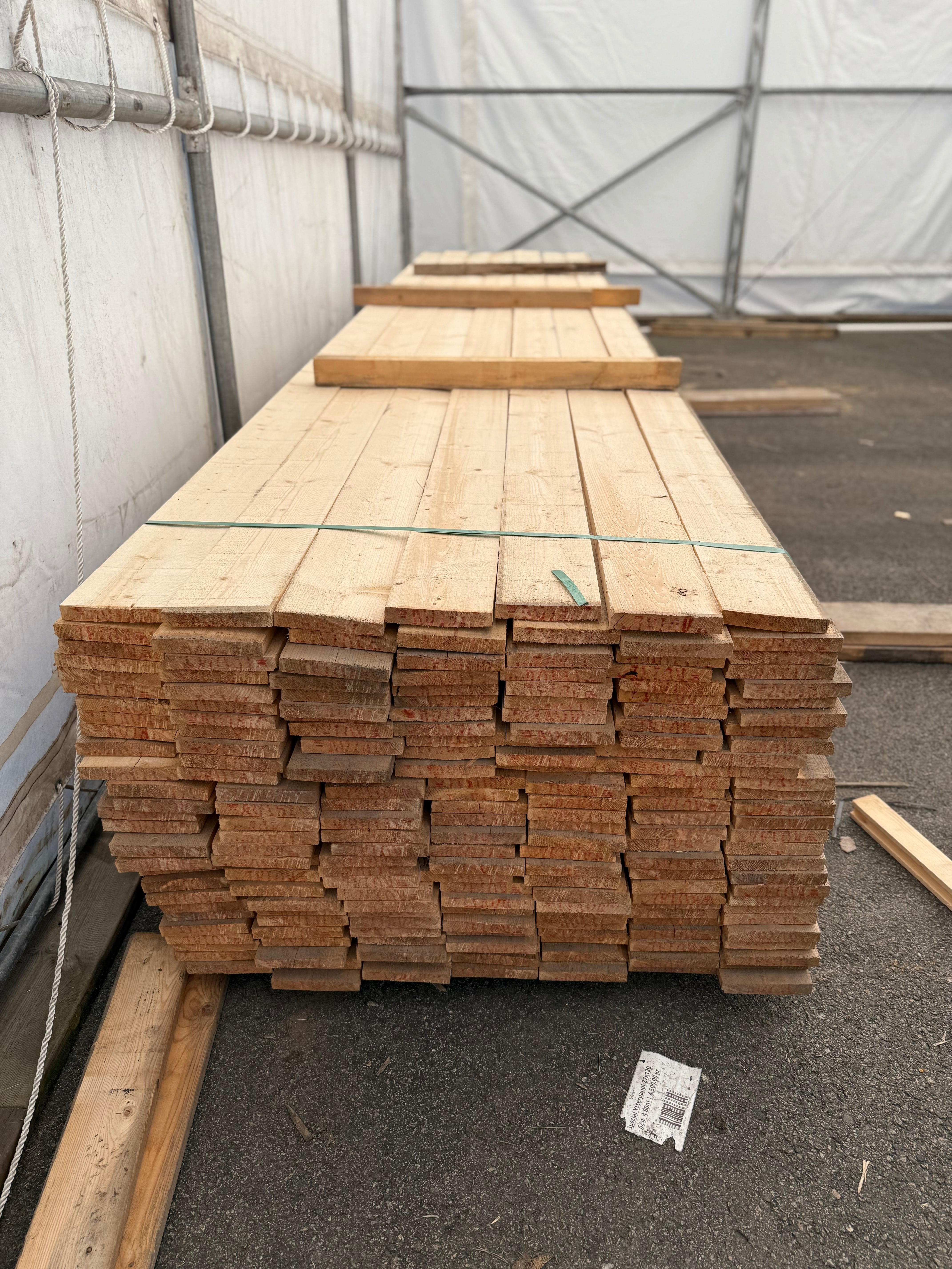 Paket Råsågade Brädor 23x150mm 5.40m 196st OBS! Revor