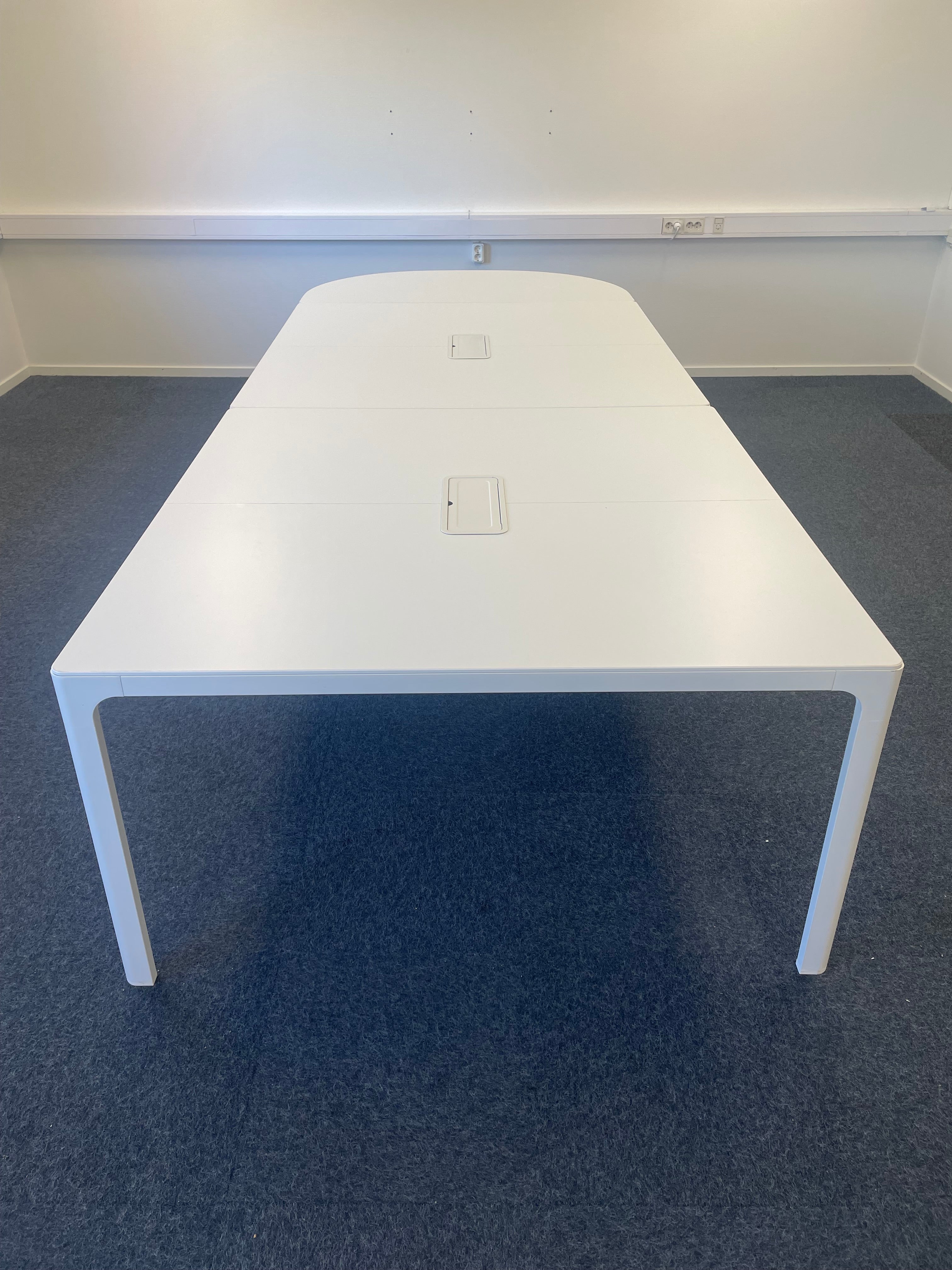 Konferensbord med 10 fåtöljer