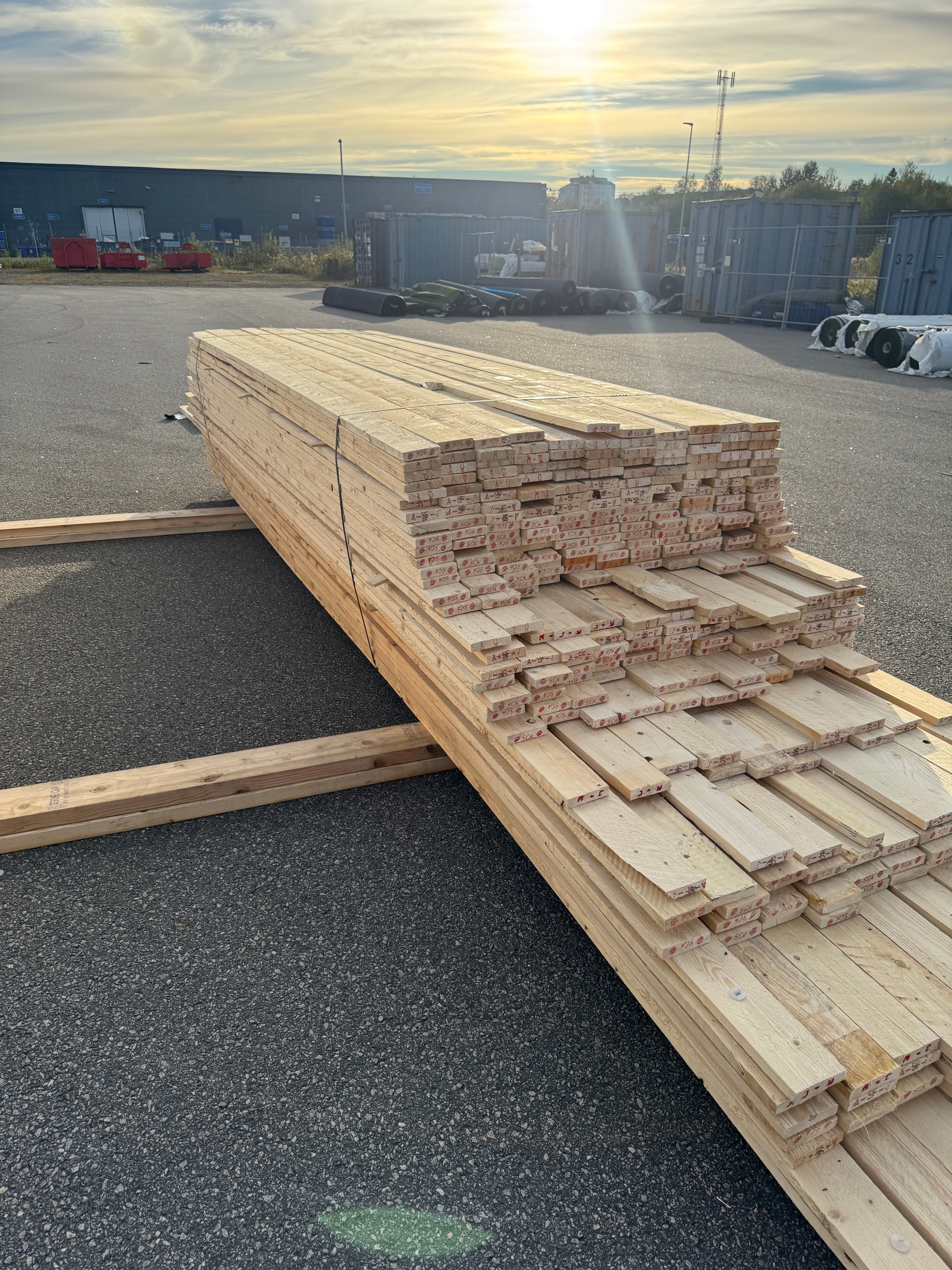Paket Brädor 22x100mm Råsågad – 365 st (3,6–5,4 m, gran, obehandlad)