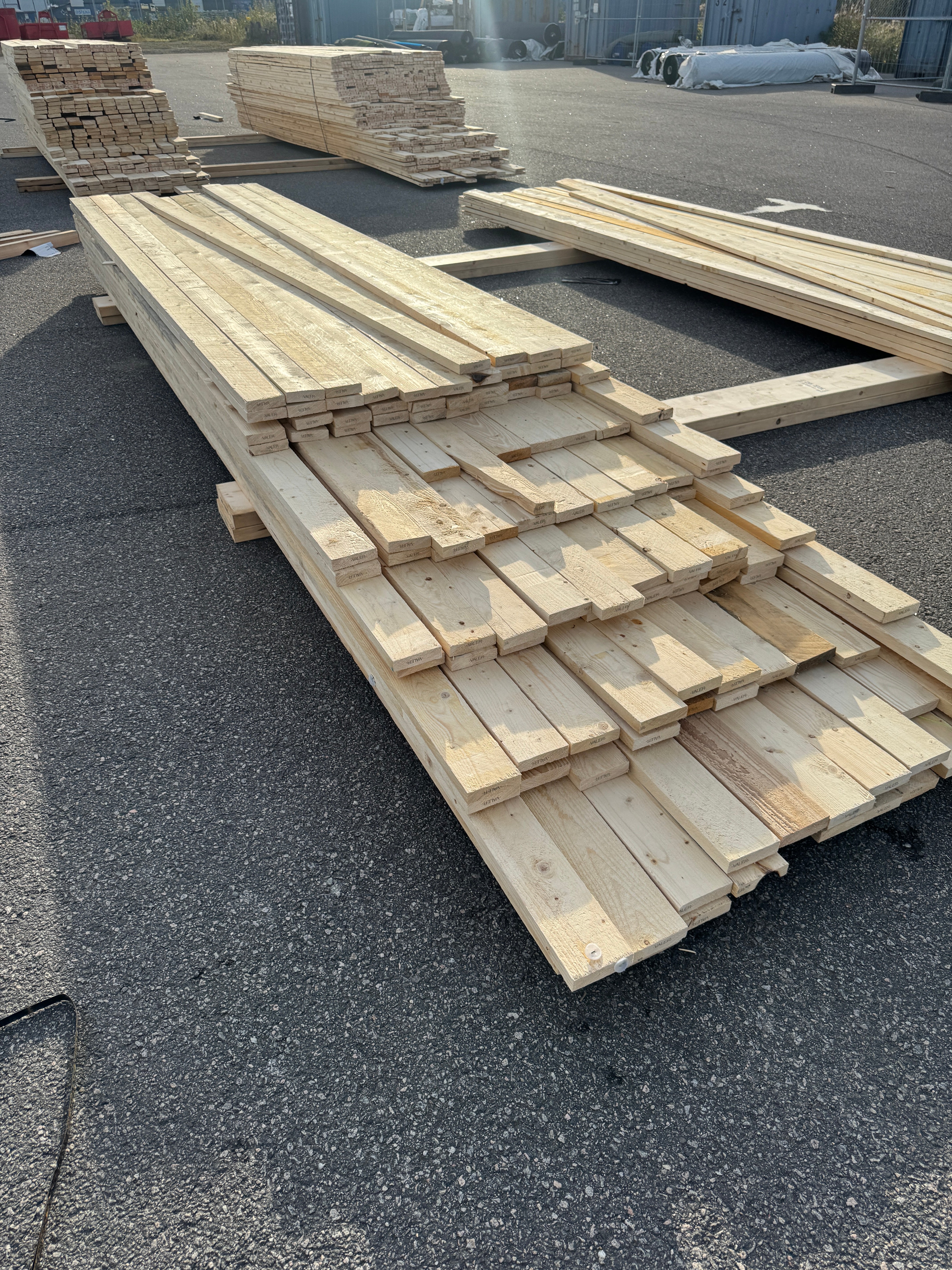 Paket Brädor 25x100mm Råsågad – 117 st (3,6–5,1 m, gran, obehandlad)