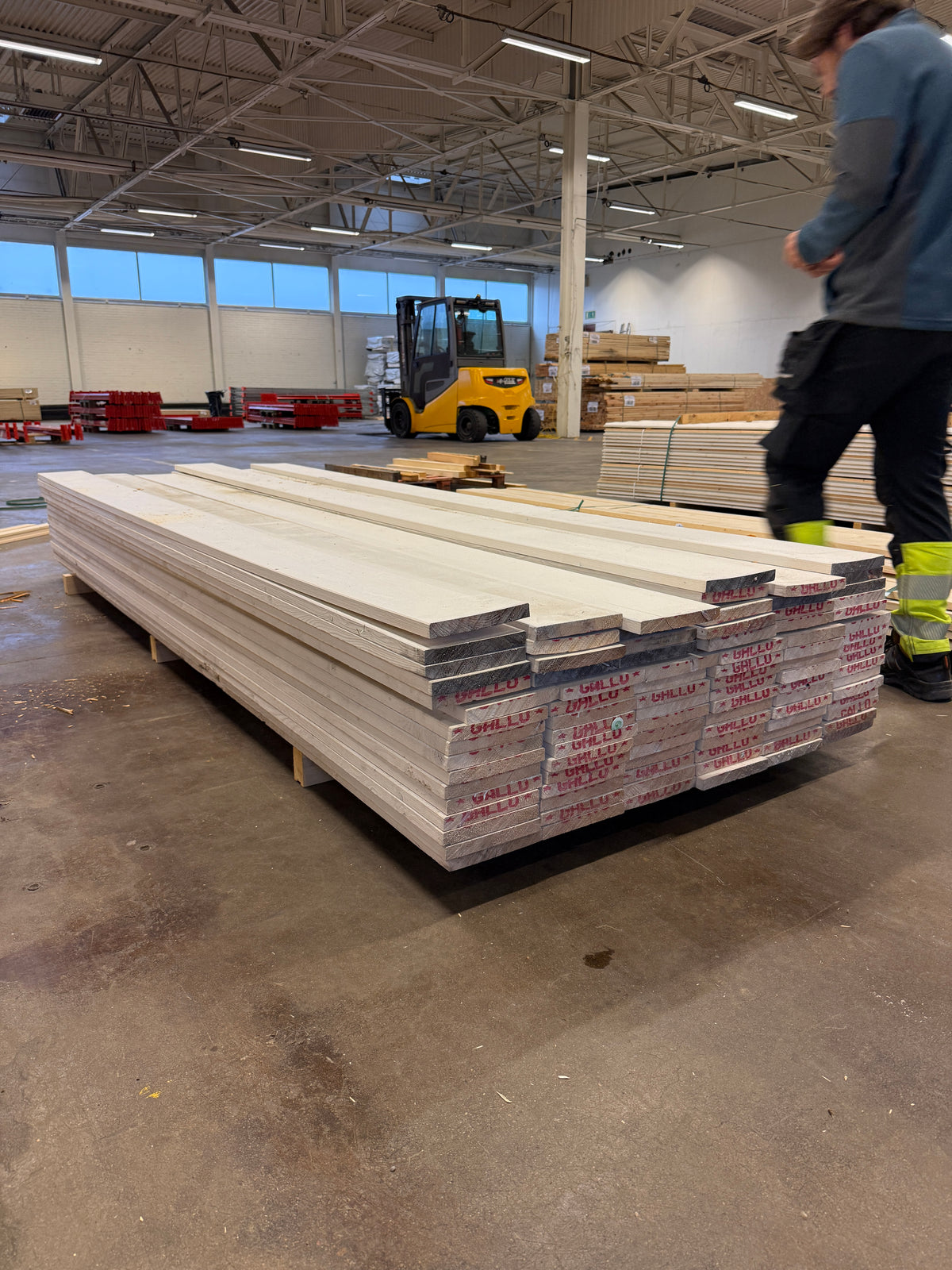 Paket Finsågade Brädor Grundmålade 22×170 mm – 3,00 m – 93 st