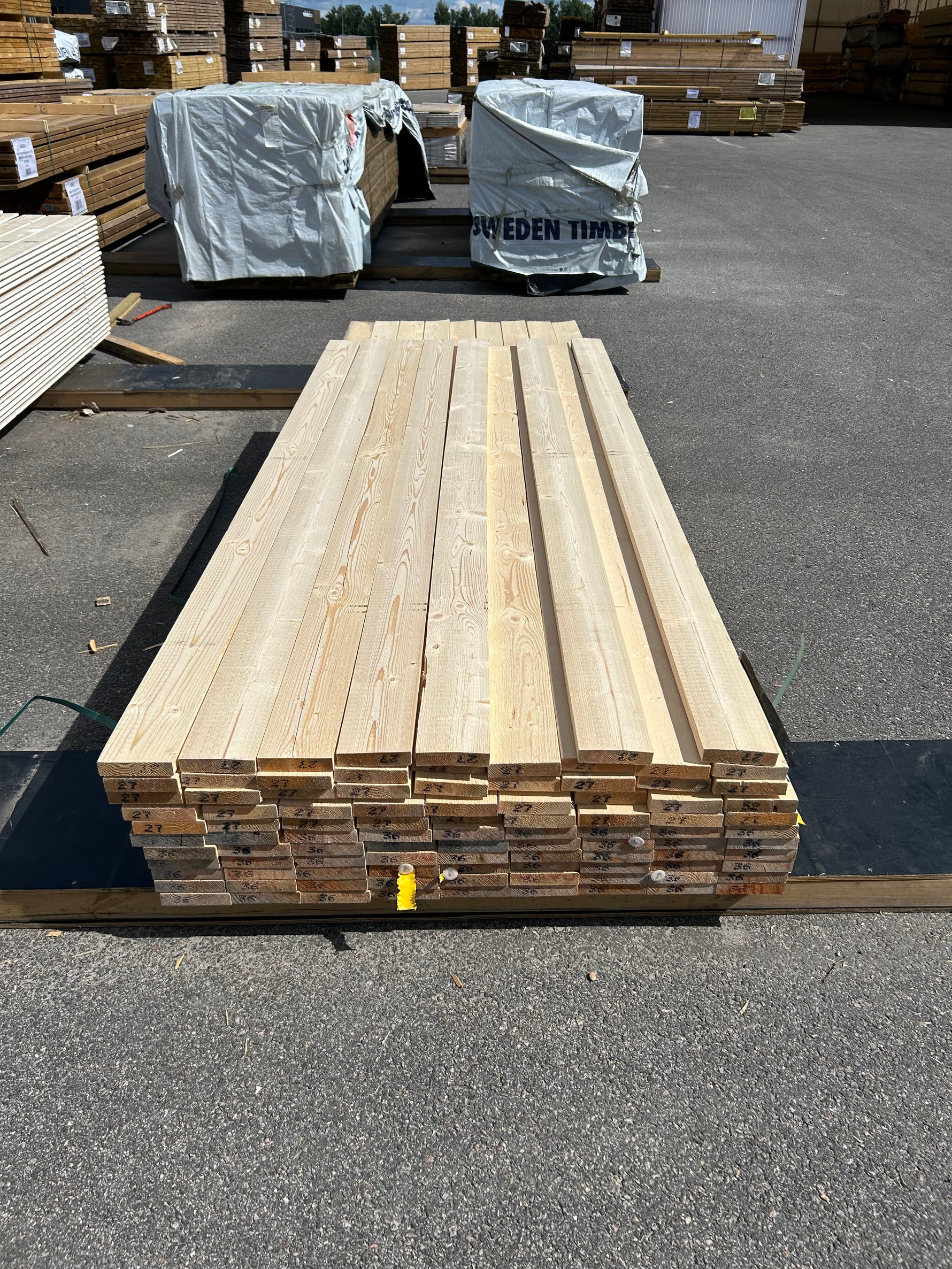Paket Finsågade Brädor 28x120mm 2,70–3,60m 97st Obehandlade