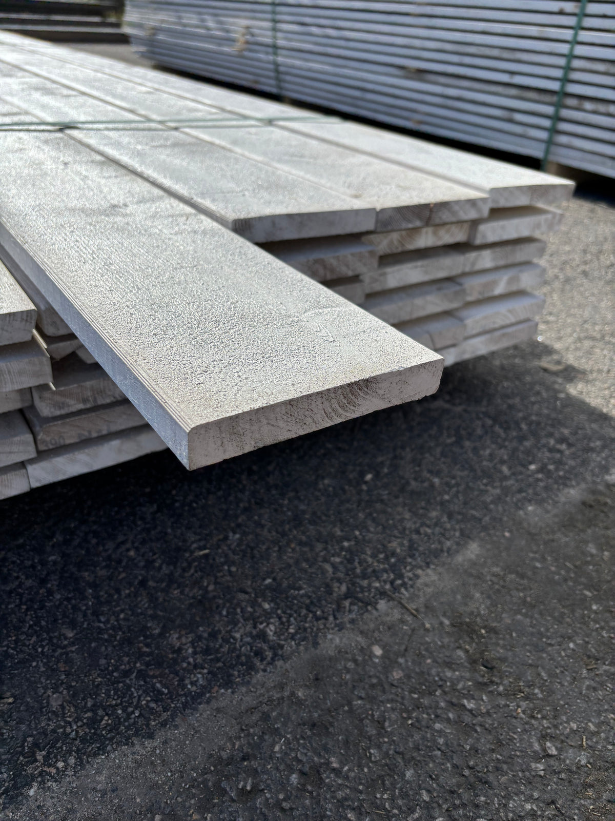 Paket Finsågade Brädor 22x145mm 3,90m 34st Grundmålade