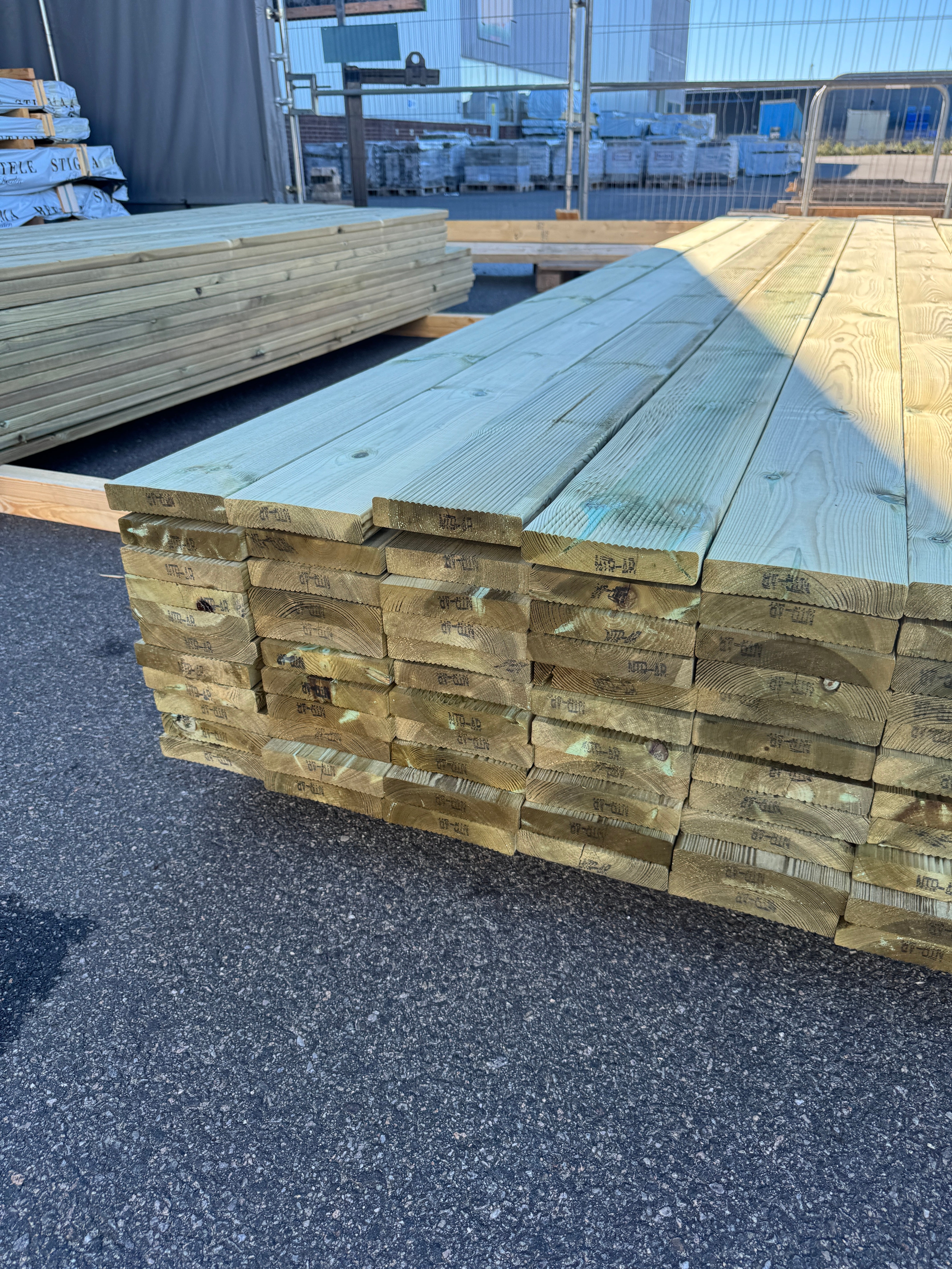 Paket Rillad Trall 28x145mm – 77 st (4,20 m, furu, NTR AB, B-sort)