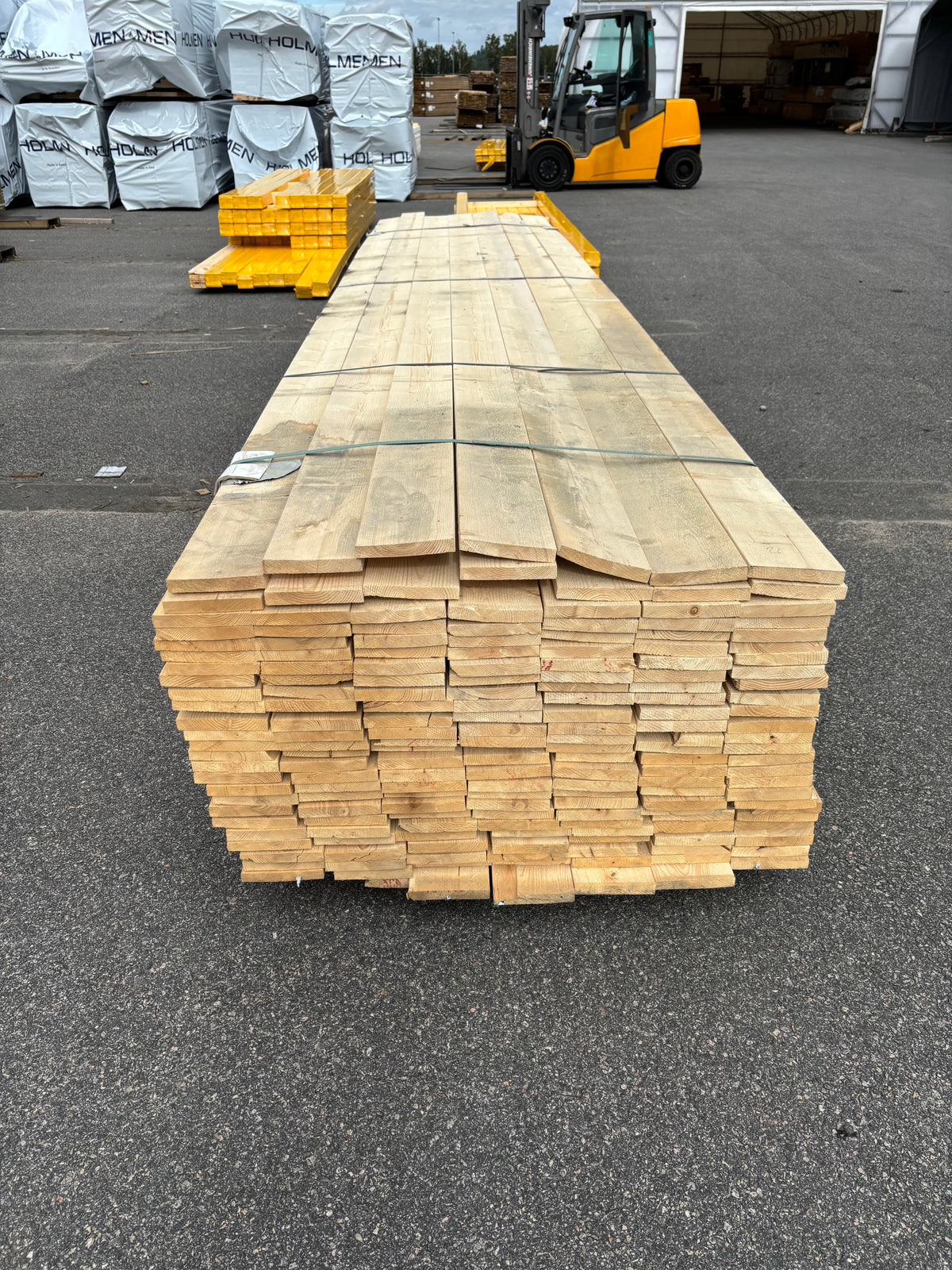 Paket Finsågade Brädor 22x145 mm – 5,10–5,40 m (B-sortering)