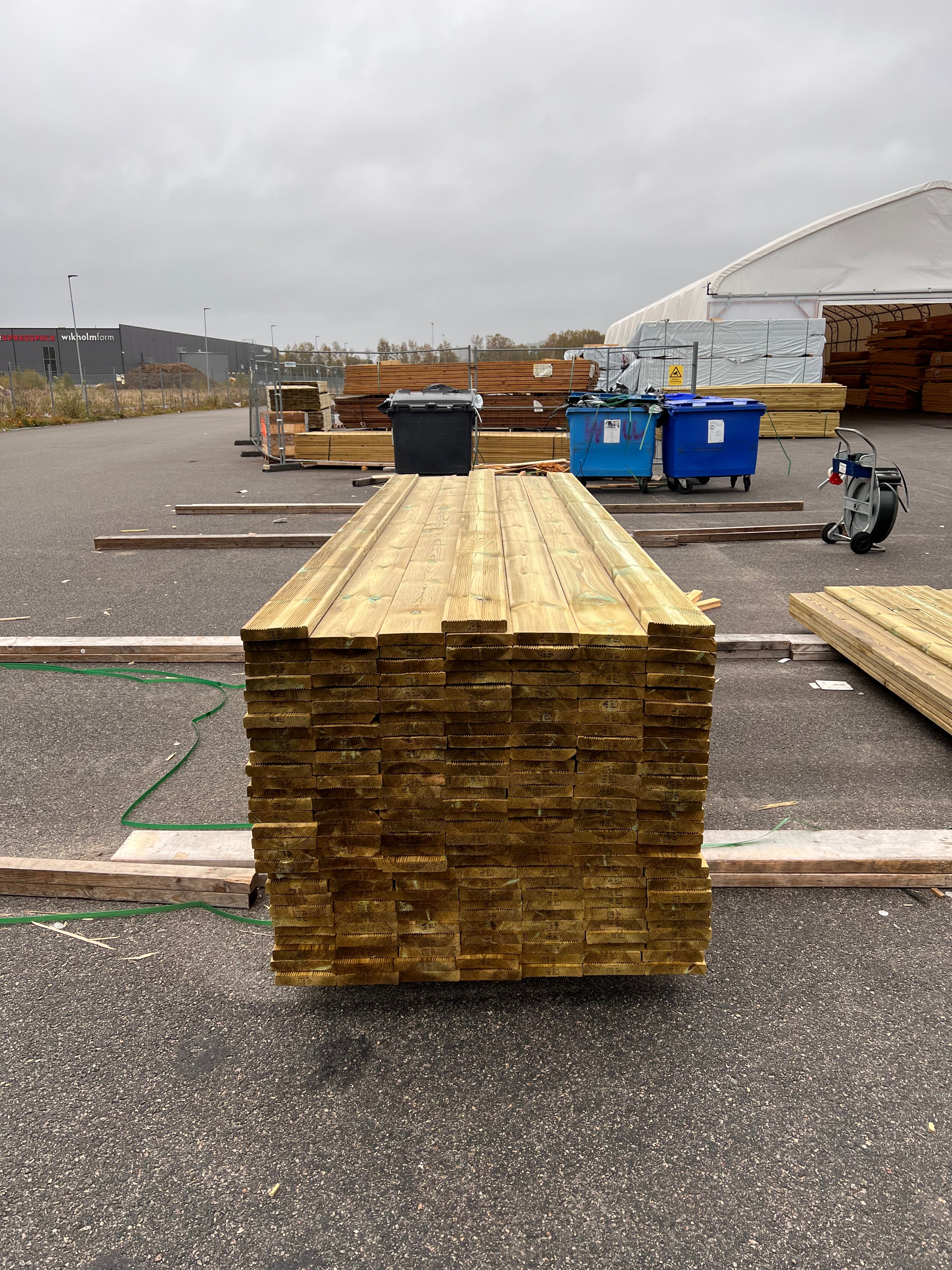 Tryckimpregnerad Rillad Trall 27x145 3,60 m – 206 st (B-sortering)
