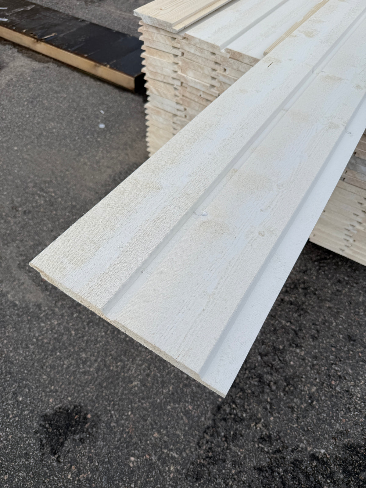 Falsad Spårpanel 22x145mm 4,50m – Grundmålad (Säljs per styck)