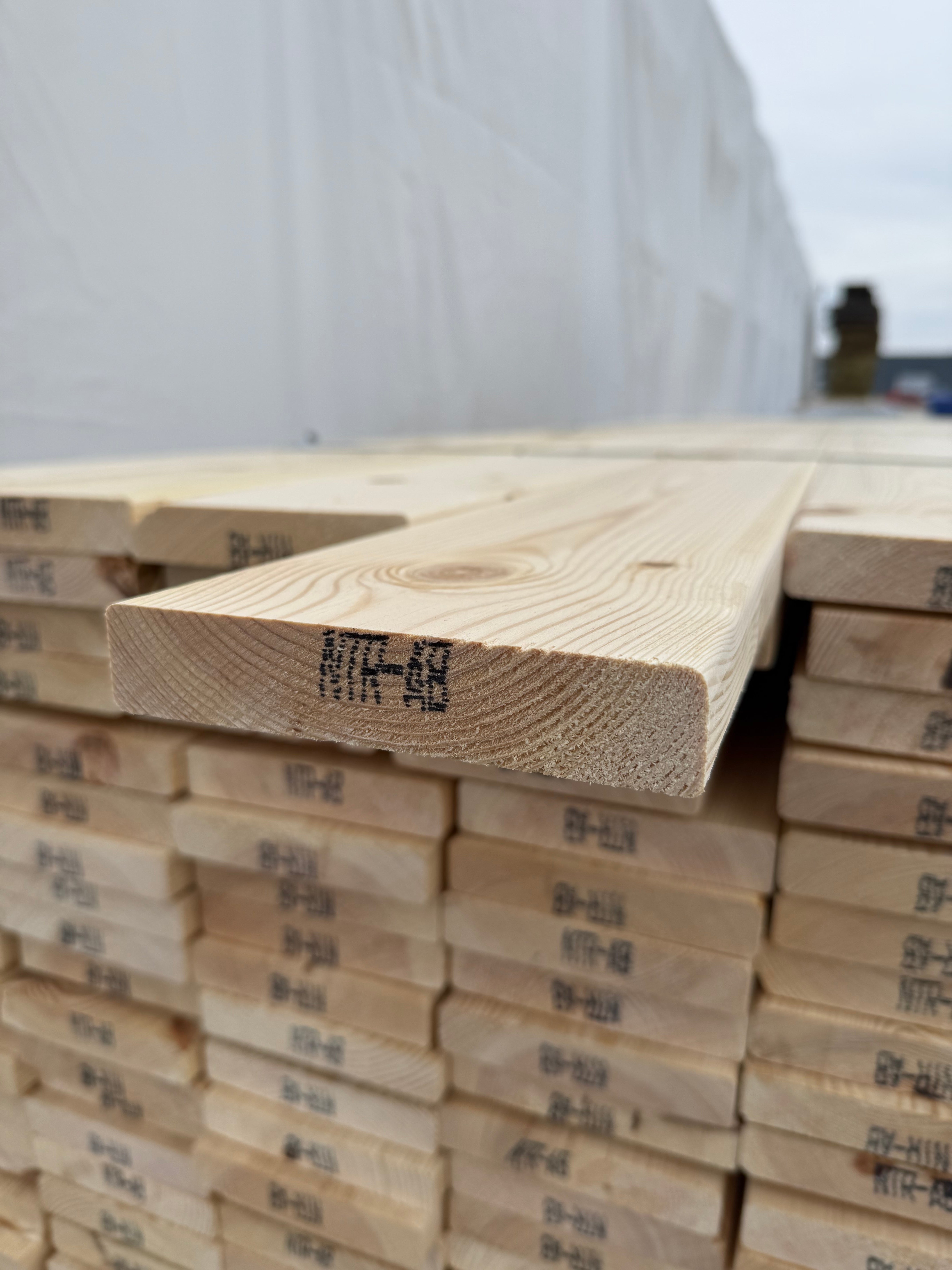 Hyvlad 27x145mm – Obehandlad Furu (Andrasortering)