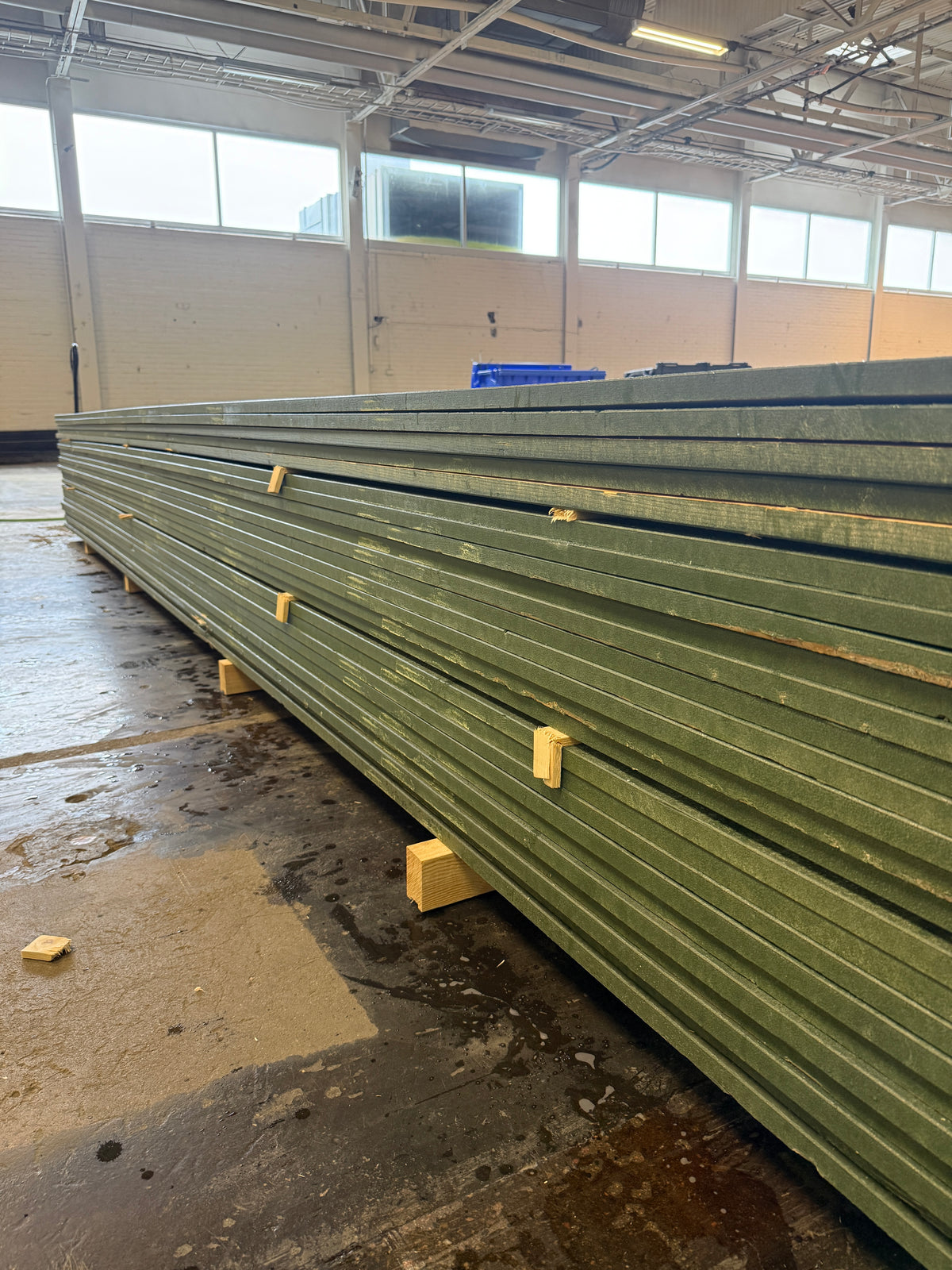 Paket Finsågade Brädor 22×145 mm Mellanstrukna 5,40 m – 175 st