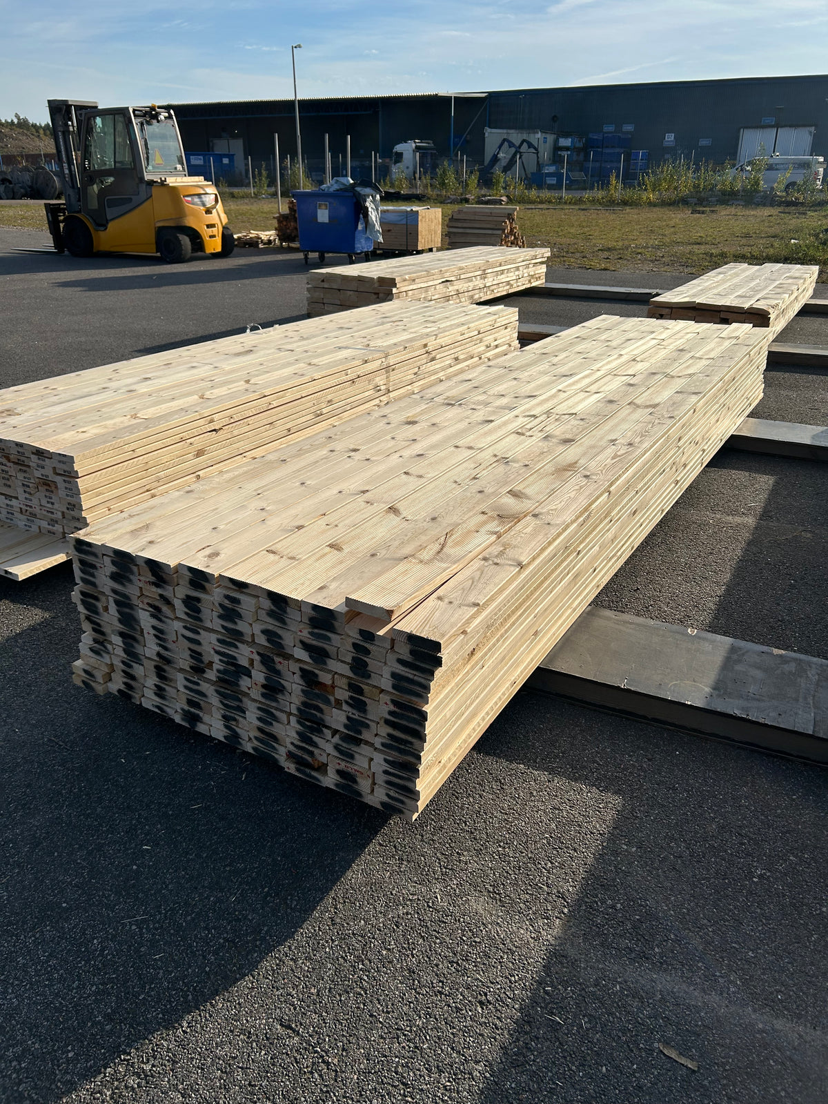 Paket Obehandlad Rillad Furu Trall 28×120 mm (4,50 m) 135 st