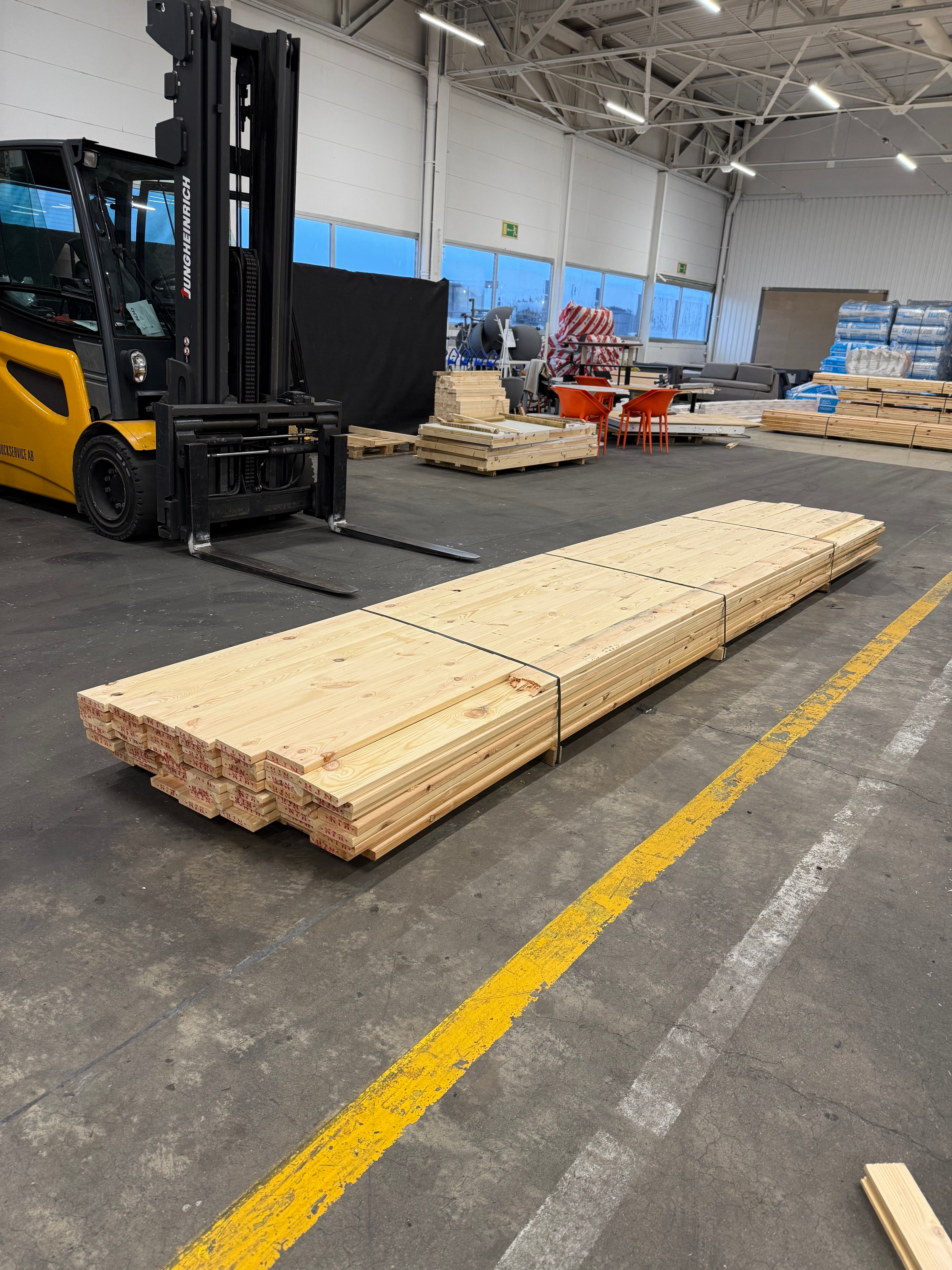 Paket Hyvlade Rillade Brädor 27x145mm (Furu) B- sortering