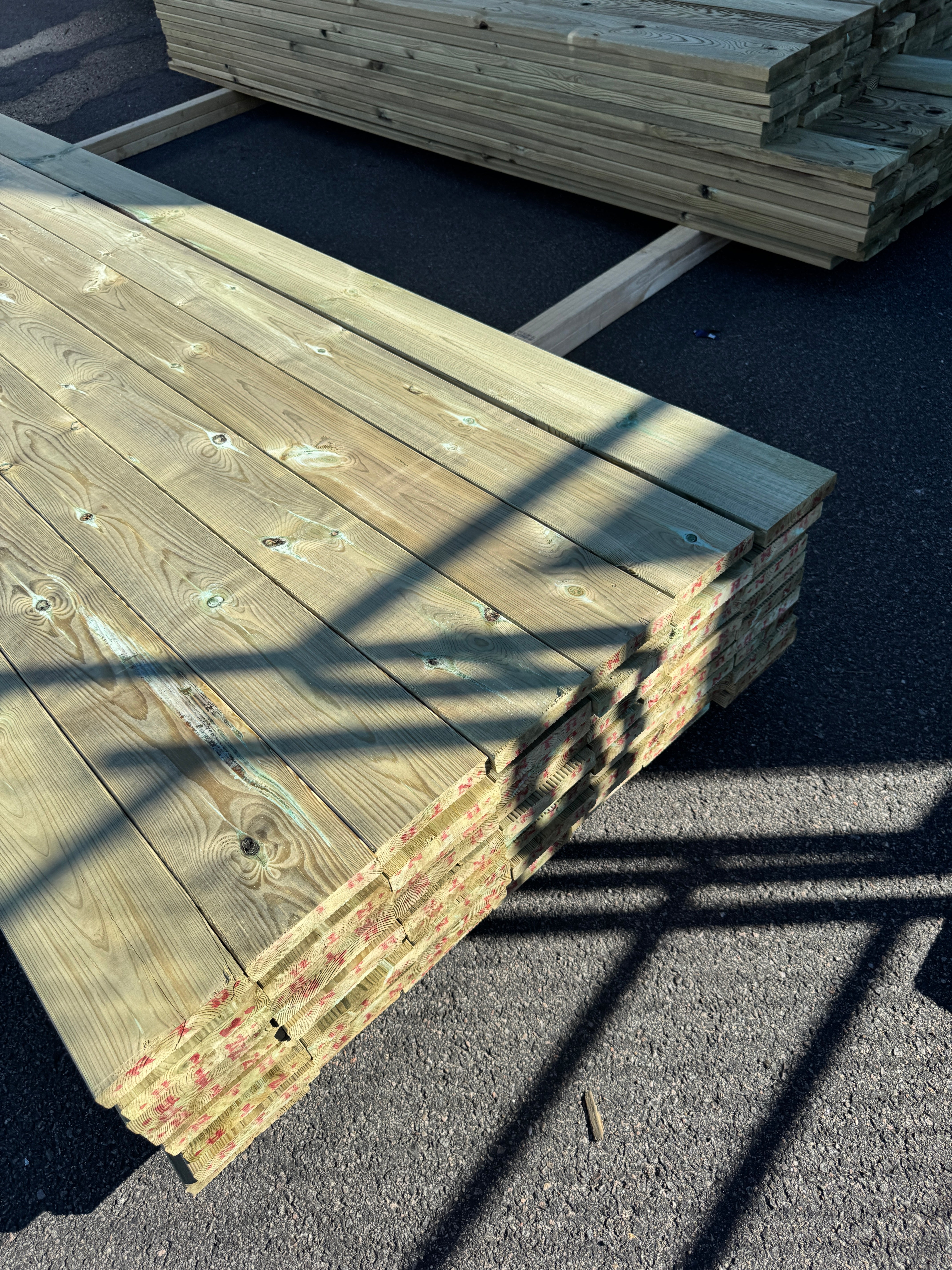 Paket Rillad Trall 28x145mm – 77 st (4,20 m, furu, NTR AB, B-sort)