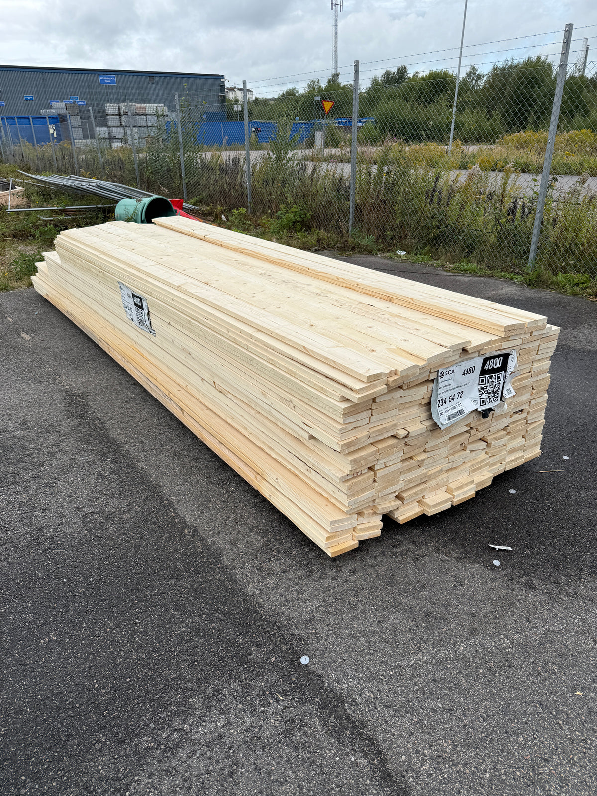 Parti Finsågade Brädor 22x120 mm – 3.60-4.80m (Andra sortering)