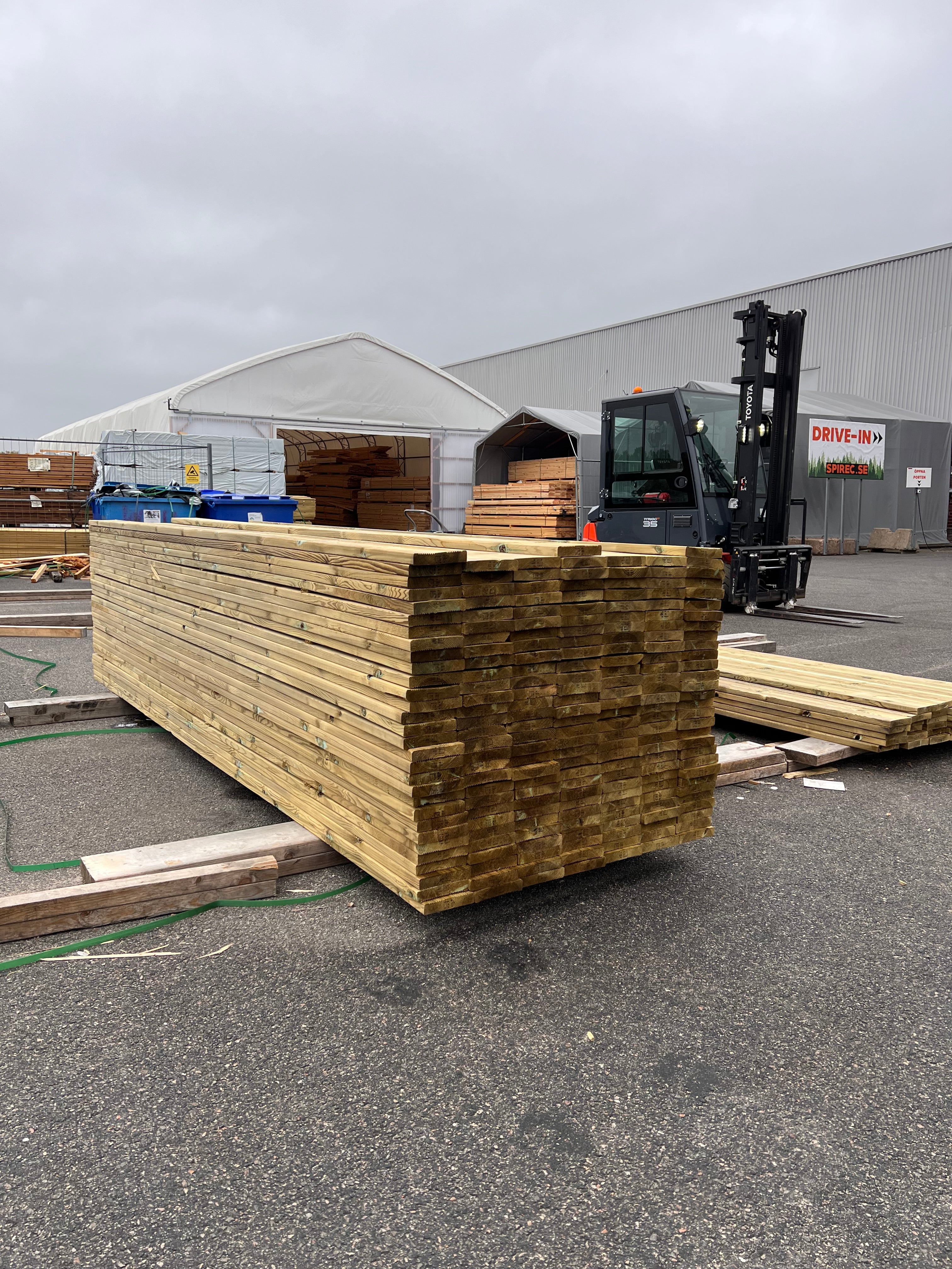 Tryckimpregnerad Rillad Trall 27x145 3,60 m – 206 st (B-sortering)