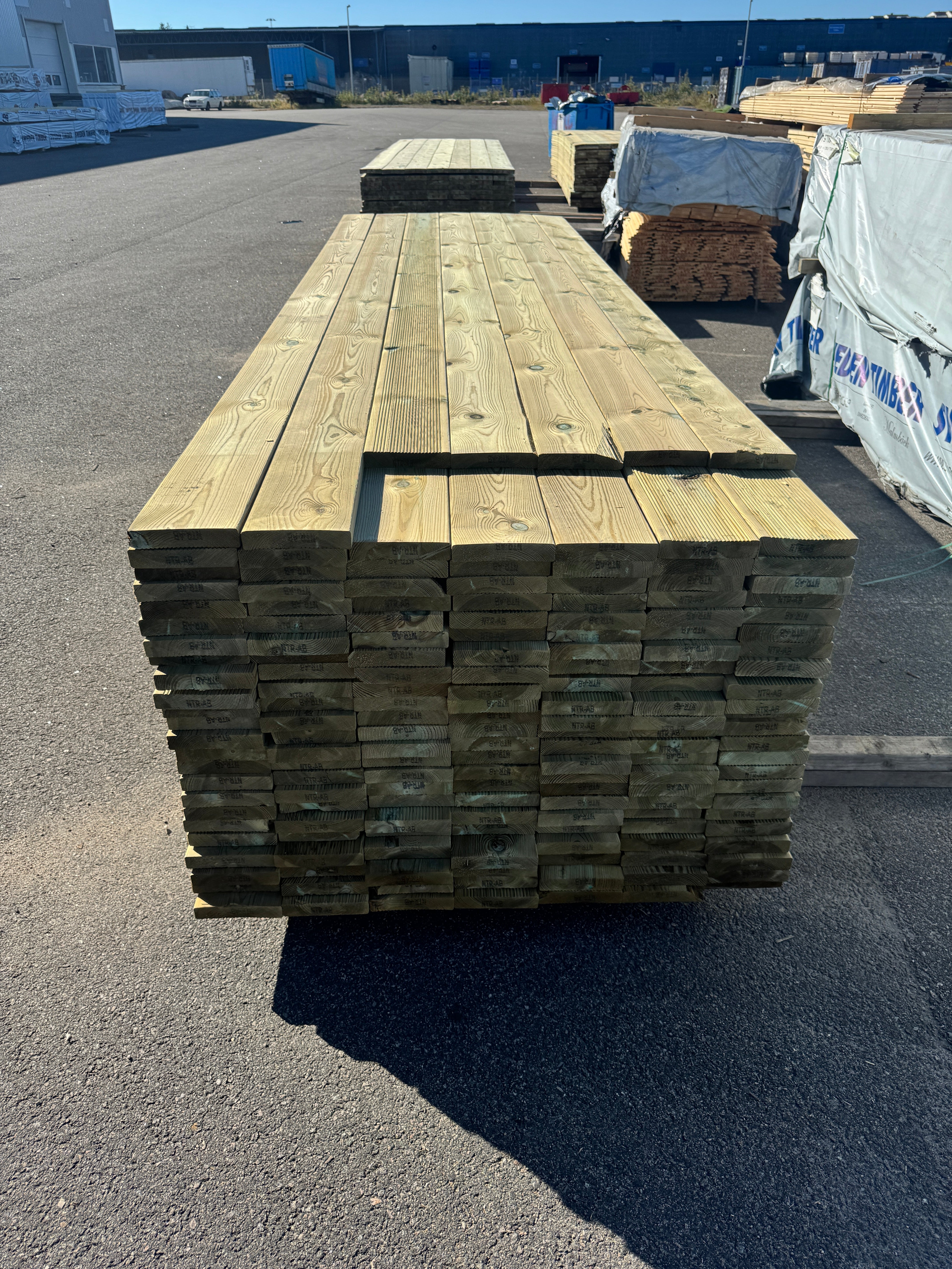 Paket Rillad Trall 28x145mm – 168 st (3,30–3,60 m, furu, NTR AB, B-sort)