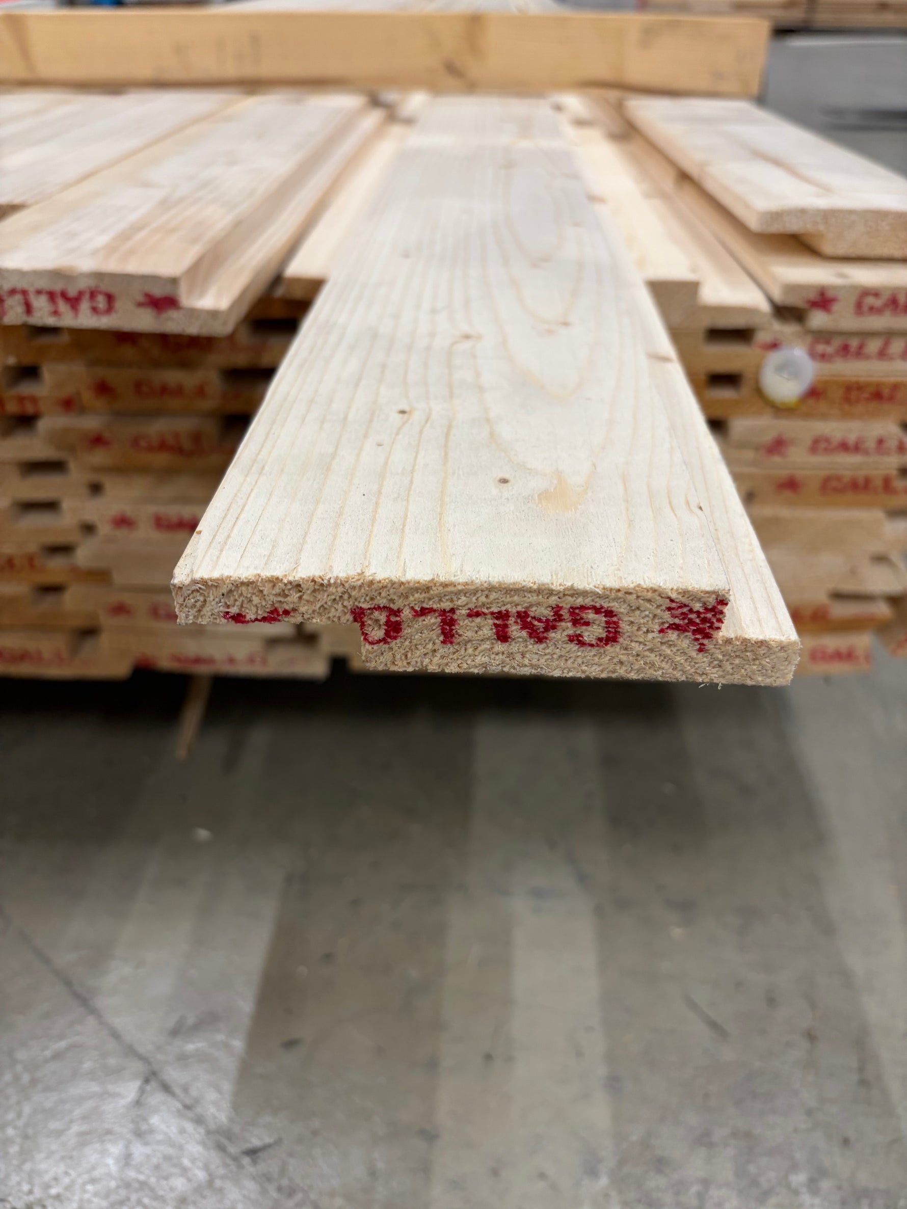 FOTAD PÅ HYVLADE SIDAN ISTÄLLET FÖR FINSÅGADE SIDAN Paket spontad panel 22x120 4,20 m 89 st - Spirec