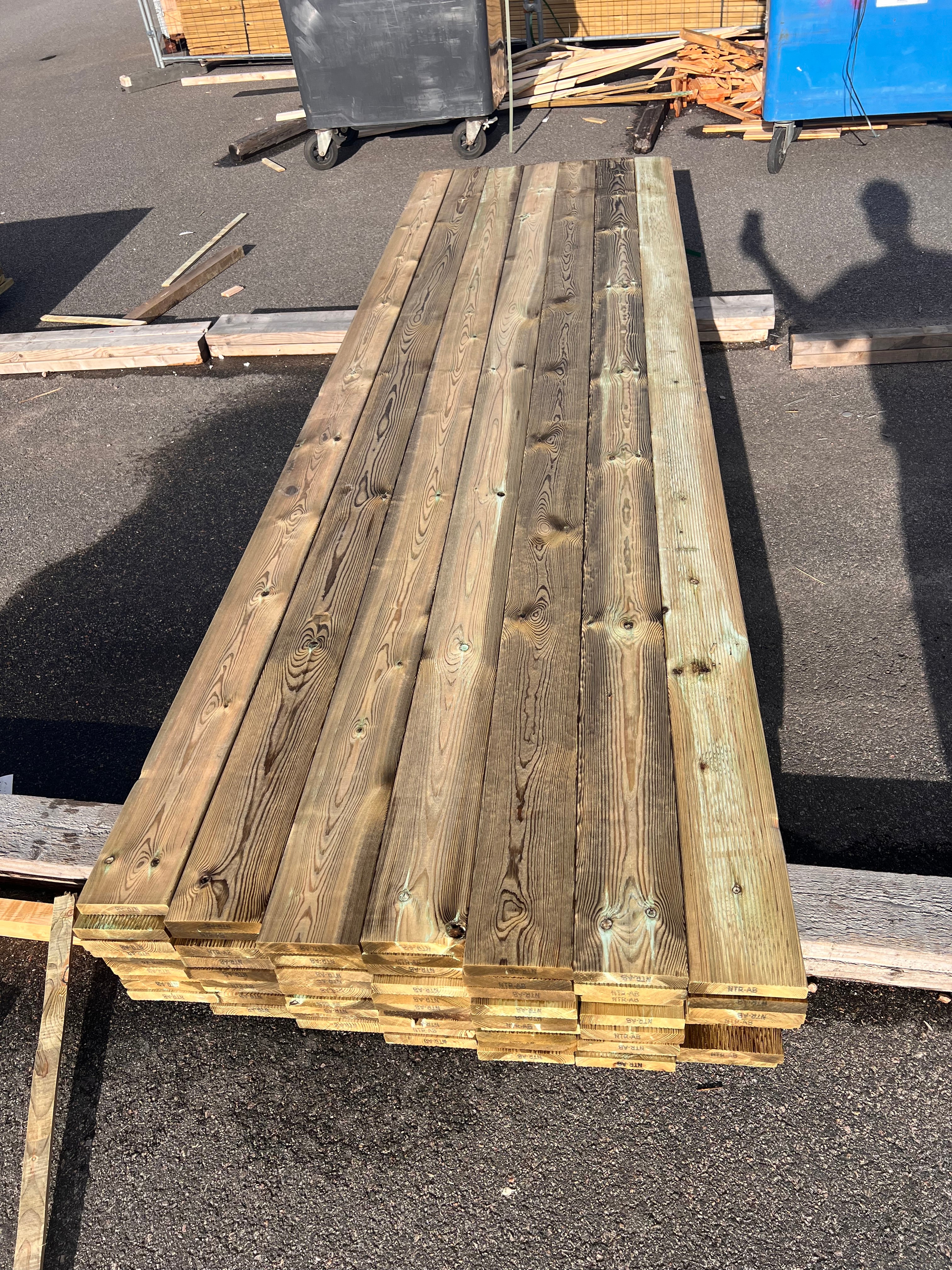 Tryckimpregnerad rillad trall 28x145 – 70 st (B-sortering)