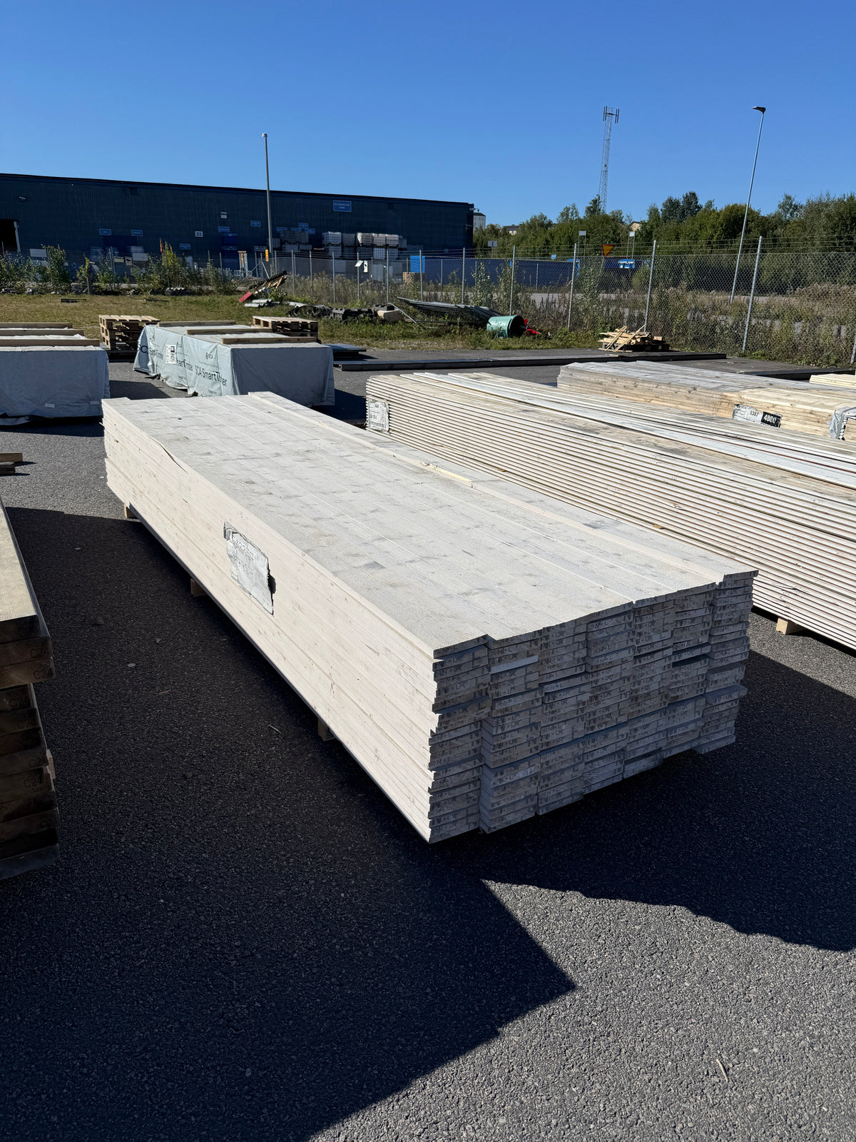 Paket Finsågade Brädor 22x145mm 3,90m 163st Grundmålade