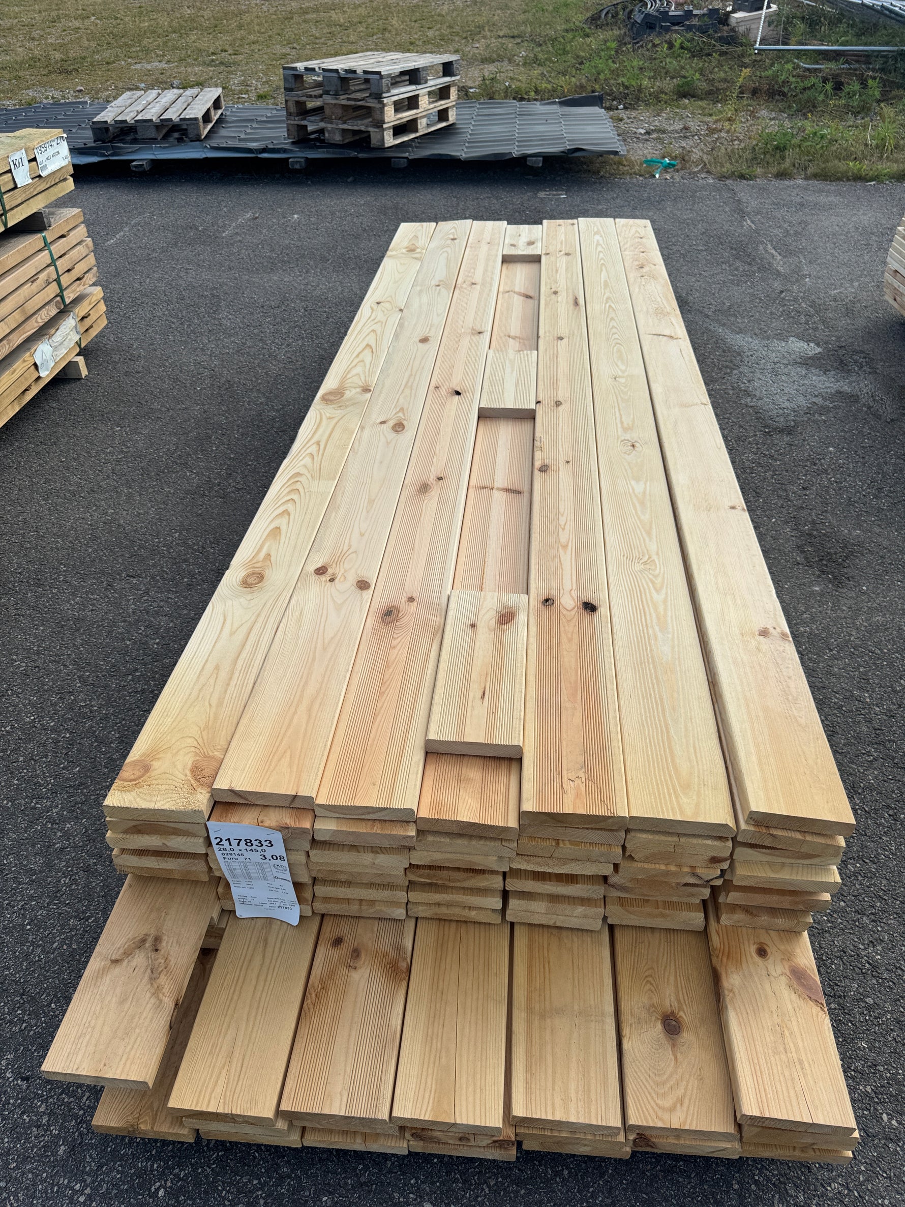 Paket Hyvlad 28x145 – 84st – 3.00–3.30 m – ANDRASORTERING