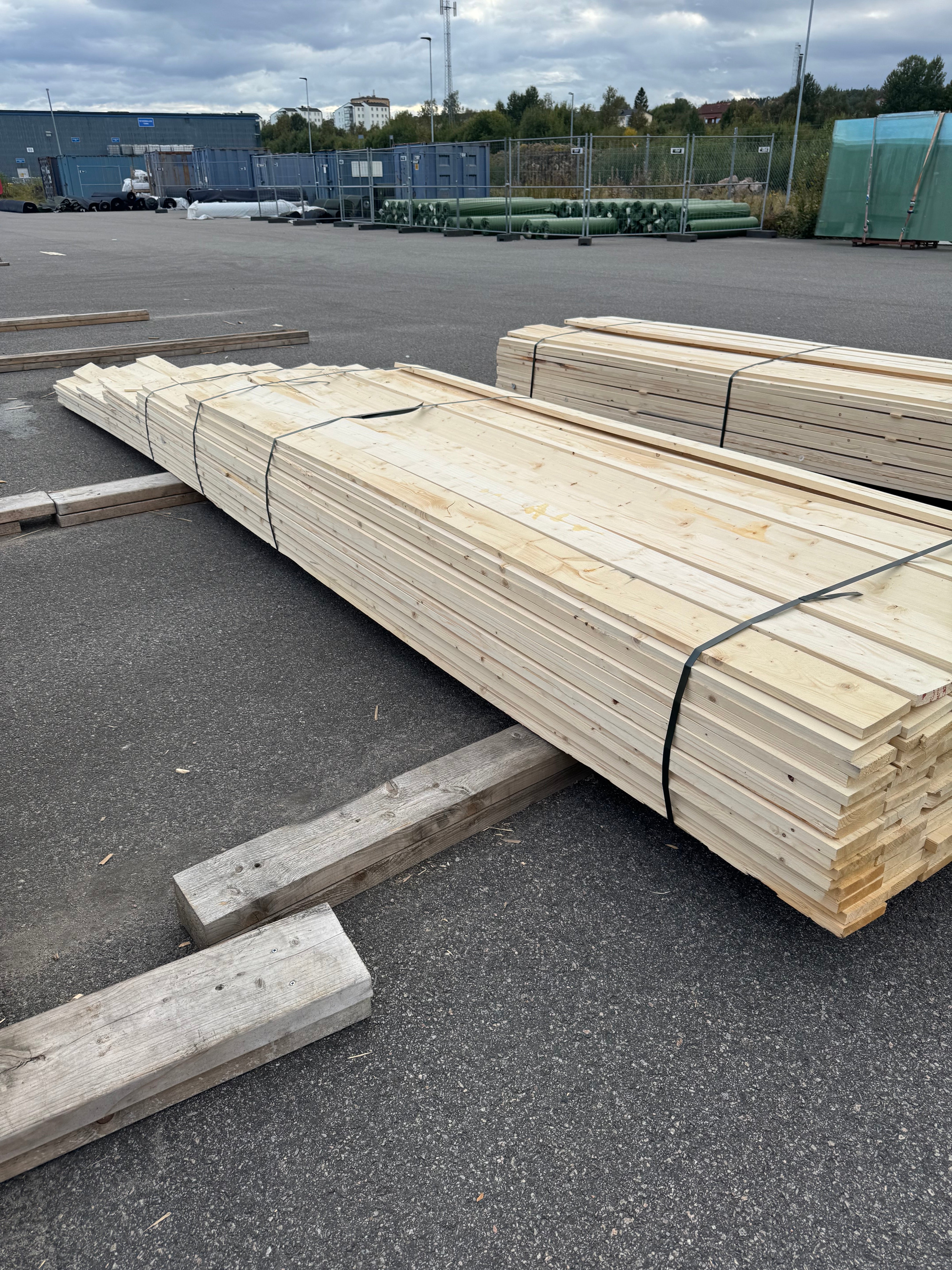 Paket Finsågad Panel 22x120mm 137st 2.99–5.40m – Andra sortering