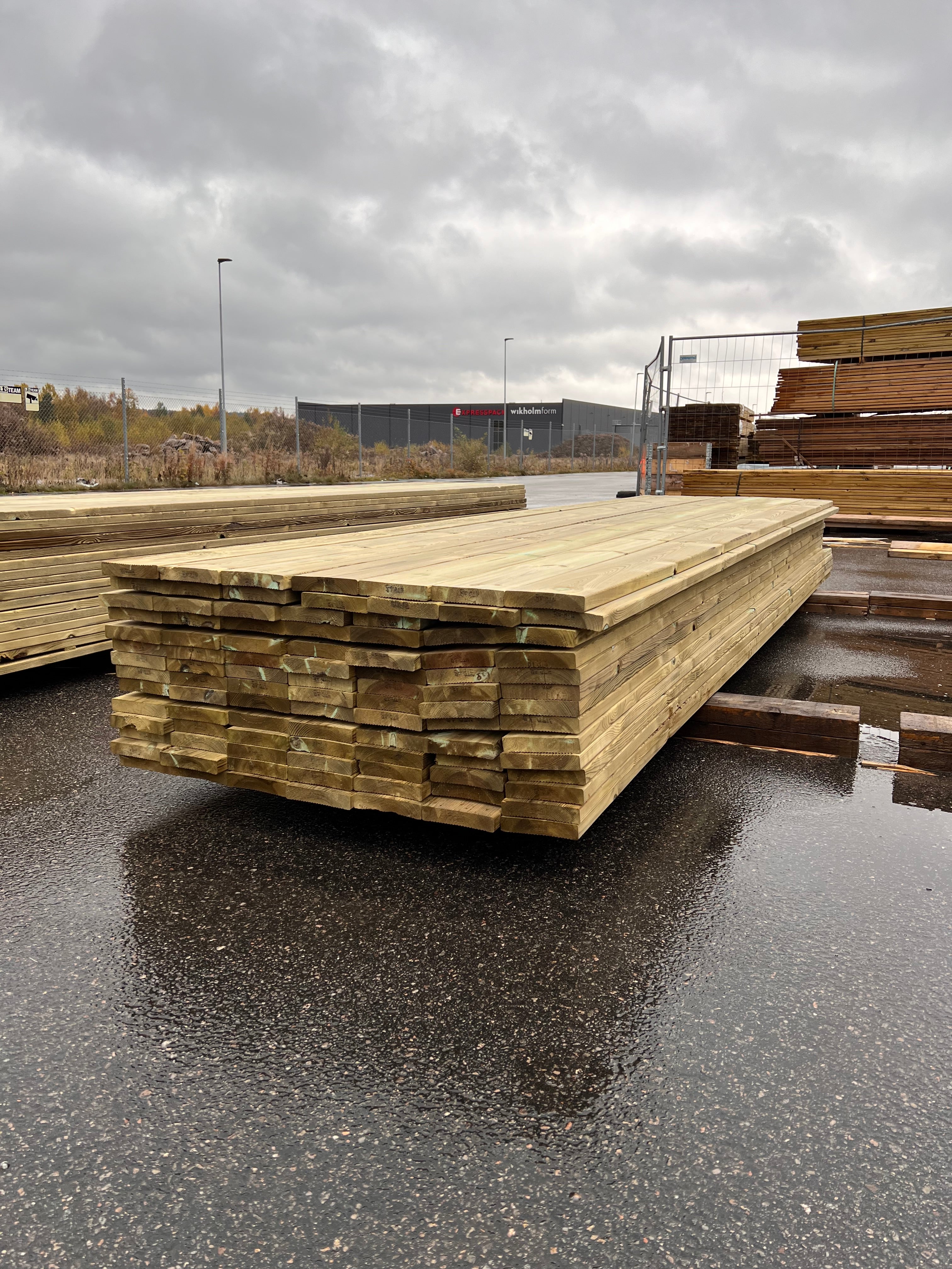 Paket Trall Rillad 28x145mm – 97 st 4.20m Tryckimpregnerad B-sort