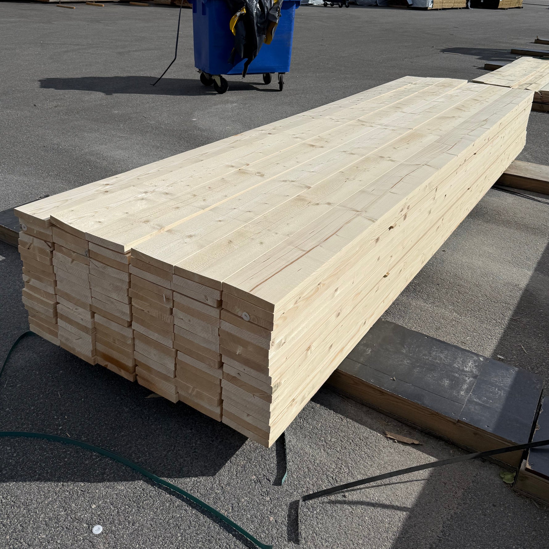 Paket Finsågade Brädor 28x170mm, 102st 3,90m (revor)
