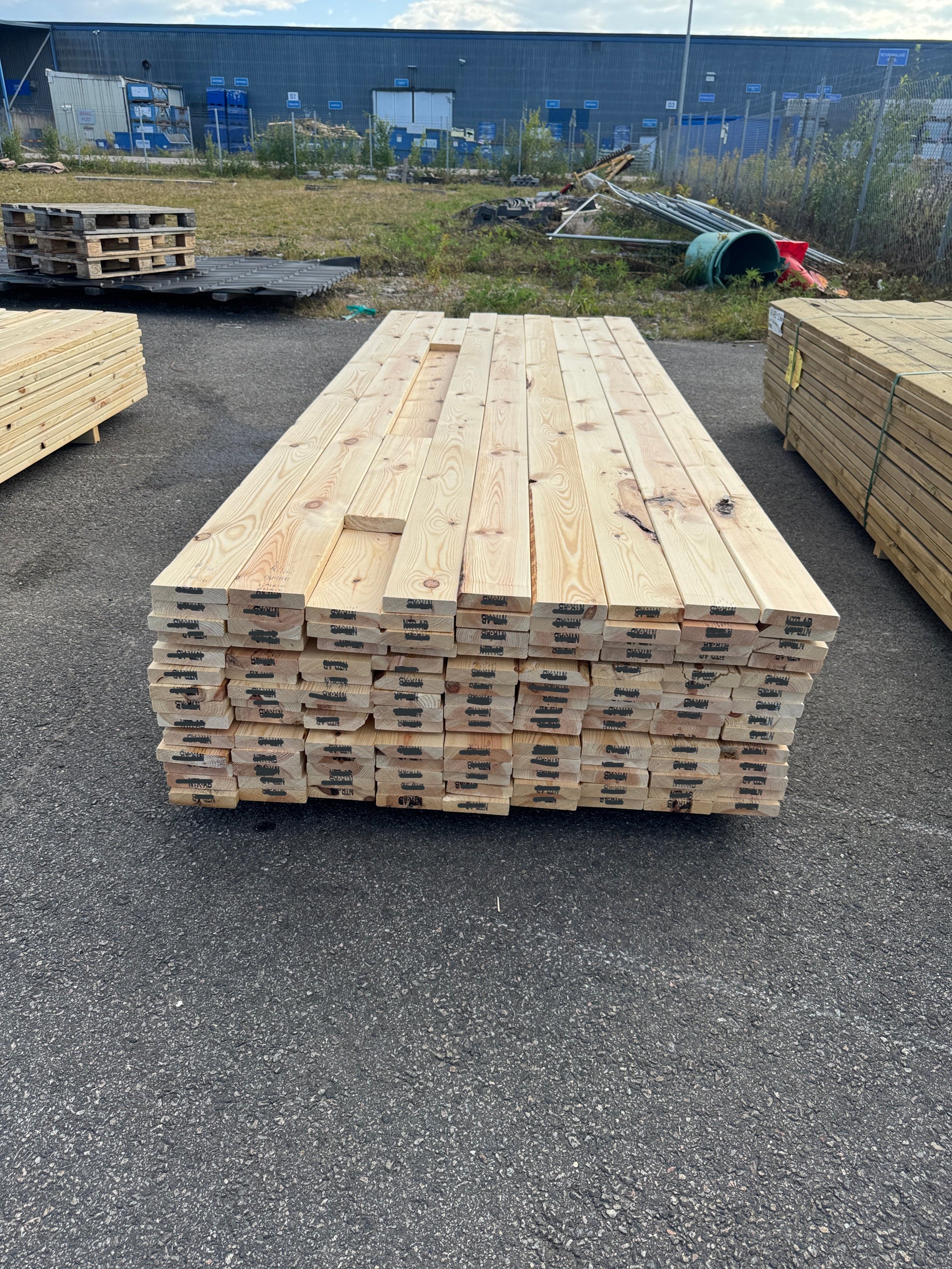Paket Hyvlad 28x120 – 125st – 3.00 m – ANDRASORTERING