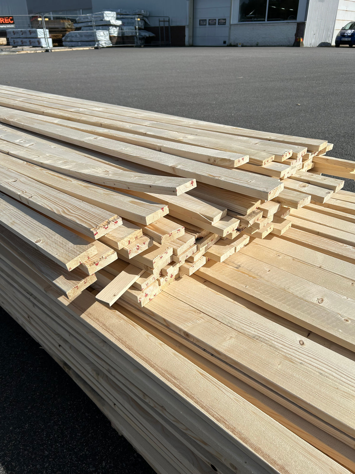 Parti Finsågade Brädor 22x70 mm – 3,60–4,80 m (Andra sortering)