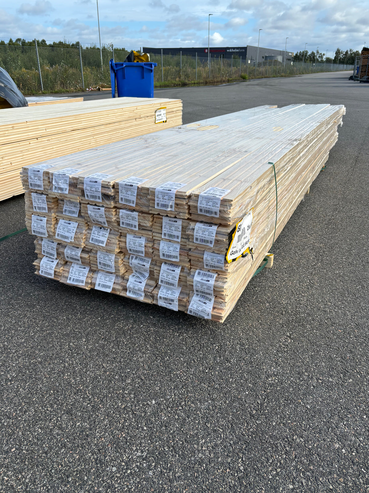 Parti Massivt Furugolv Borstad Ljusgrå Ekonomi 25x160 mm – ca 79,87 m²