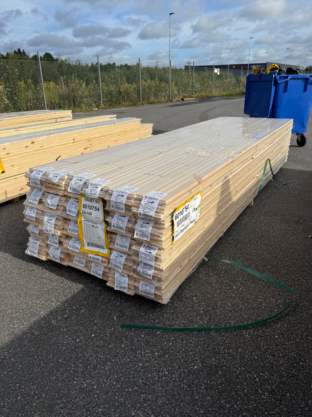 Parti Massivt Furugolv Borstad Ljusgrå Ekonomi 25x160 mm – 61,25 m²