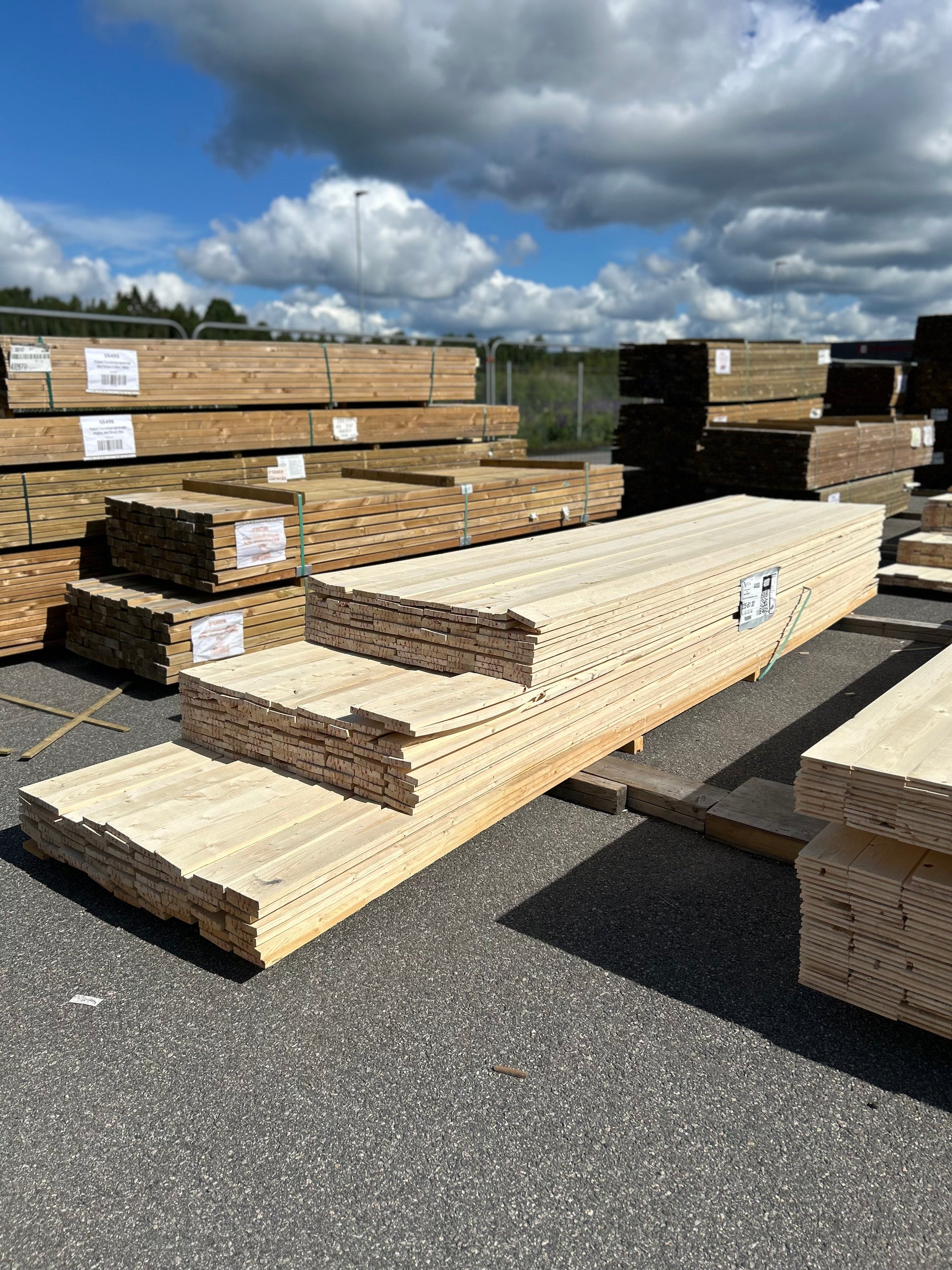 Paket Finsågade Brädor 22x120mm, 235st 4,20–5,40m (Andra sortering)