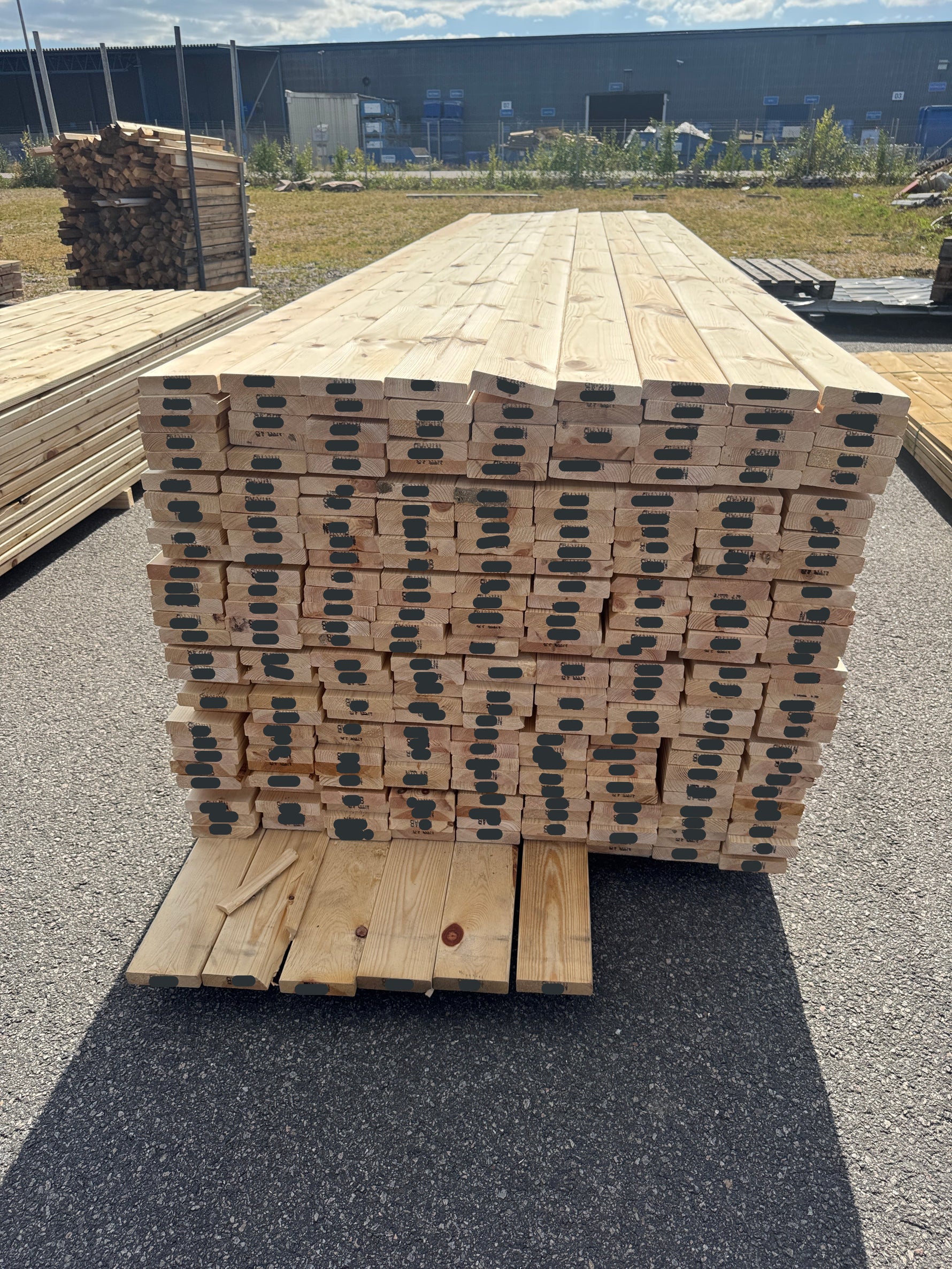 Paket Hyvlad 28x120 – 270st – 4.20–4.50 m – ANDRASORTERING