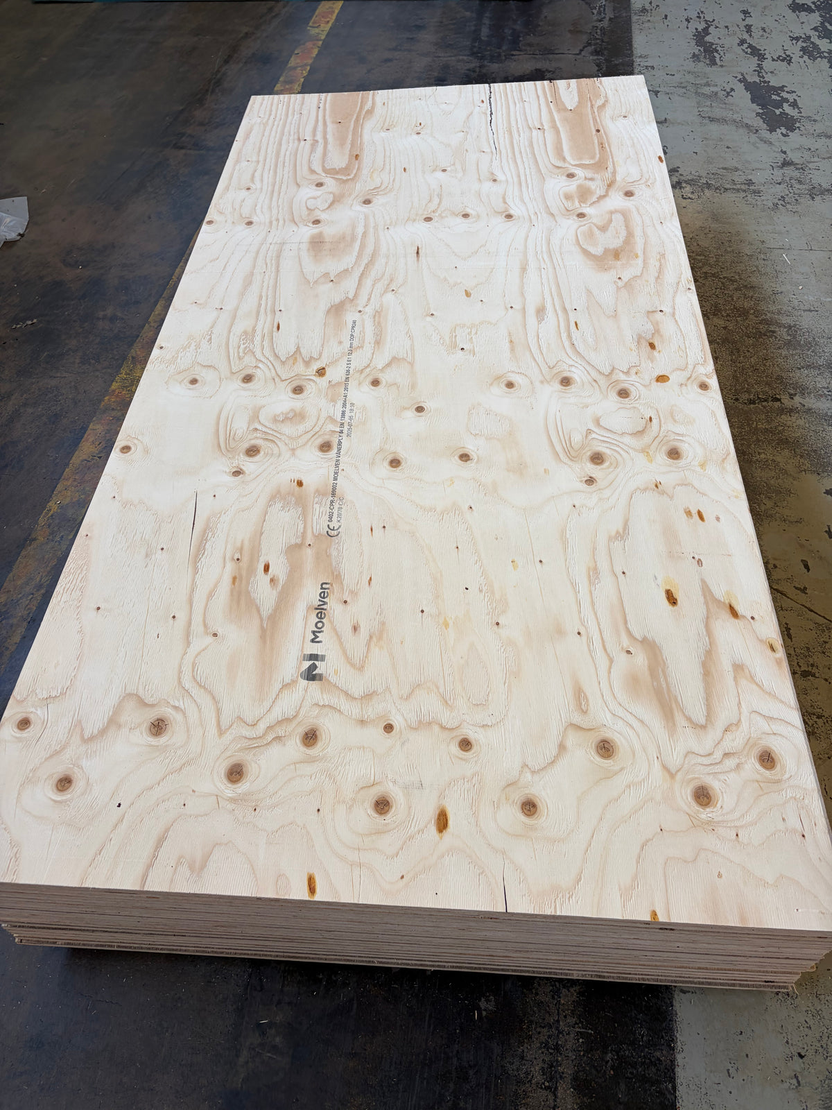 Paket Konstruktionsplywood 12×1200×2400 mm – 21 st
