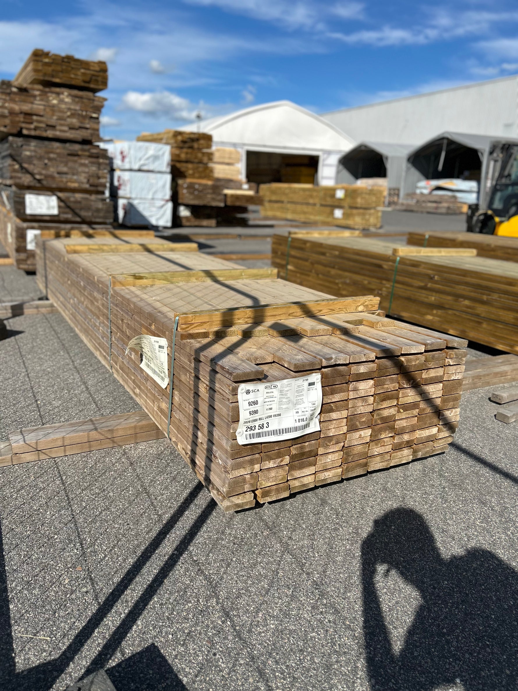 Paket Tryckimpregnerad Rillad Trall 28x120mm 3,90–4,20m 144st Väderbitet