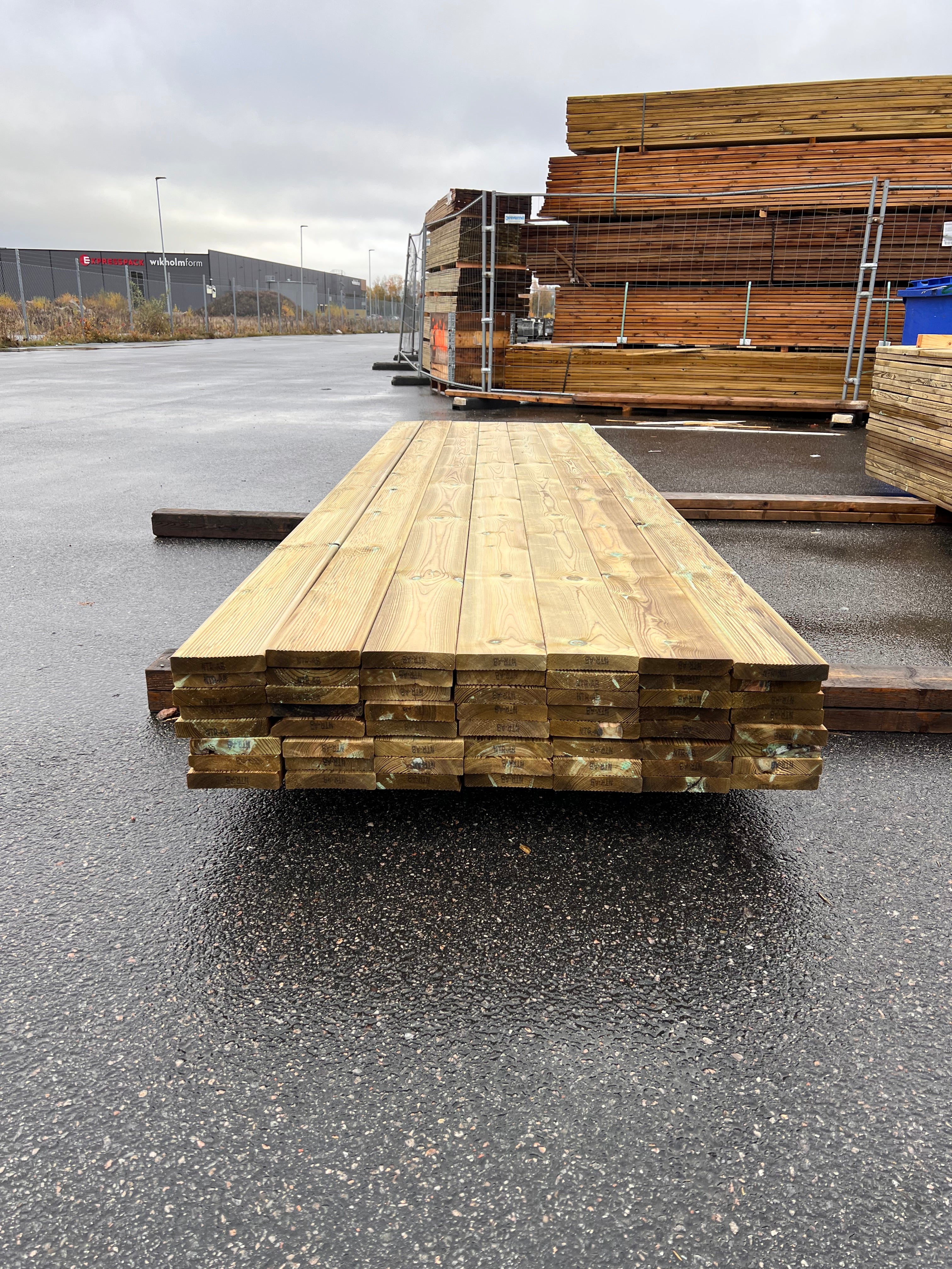 Paket Rillad Trall Tryckimpregnerad 28x145mm – 57 st (3,90 m, Furu, B-sortering)