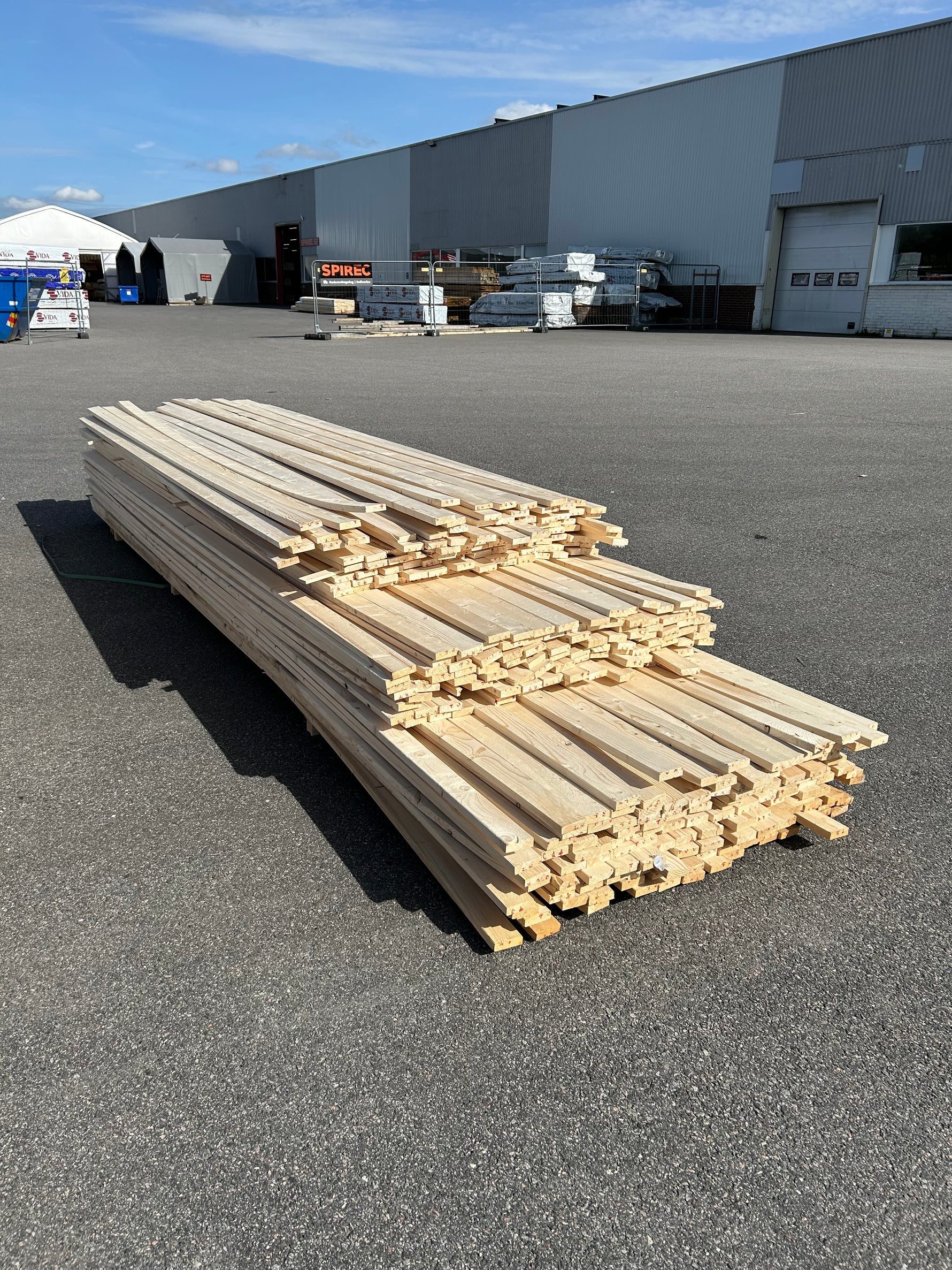 Parti Finsågade Brädor 22x70 mm – 3,60–4,80 m (Andra sortering)