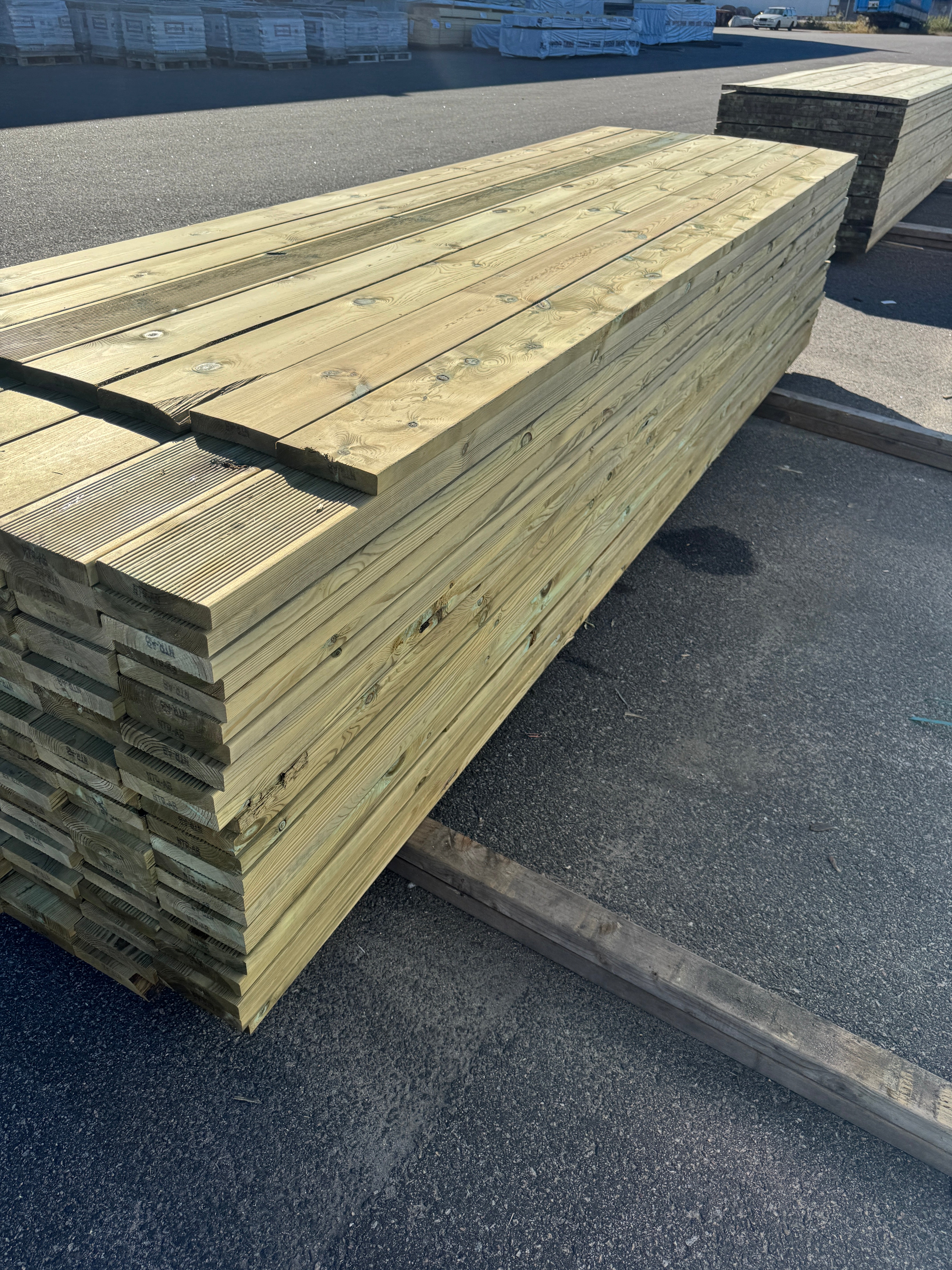 Paket Rillad Trall 28x145mm – 168 st (3,30–3,60 m, furu, NTR AB, B-sort)