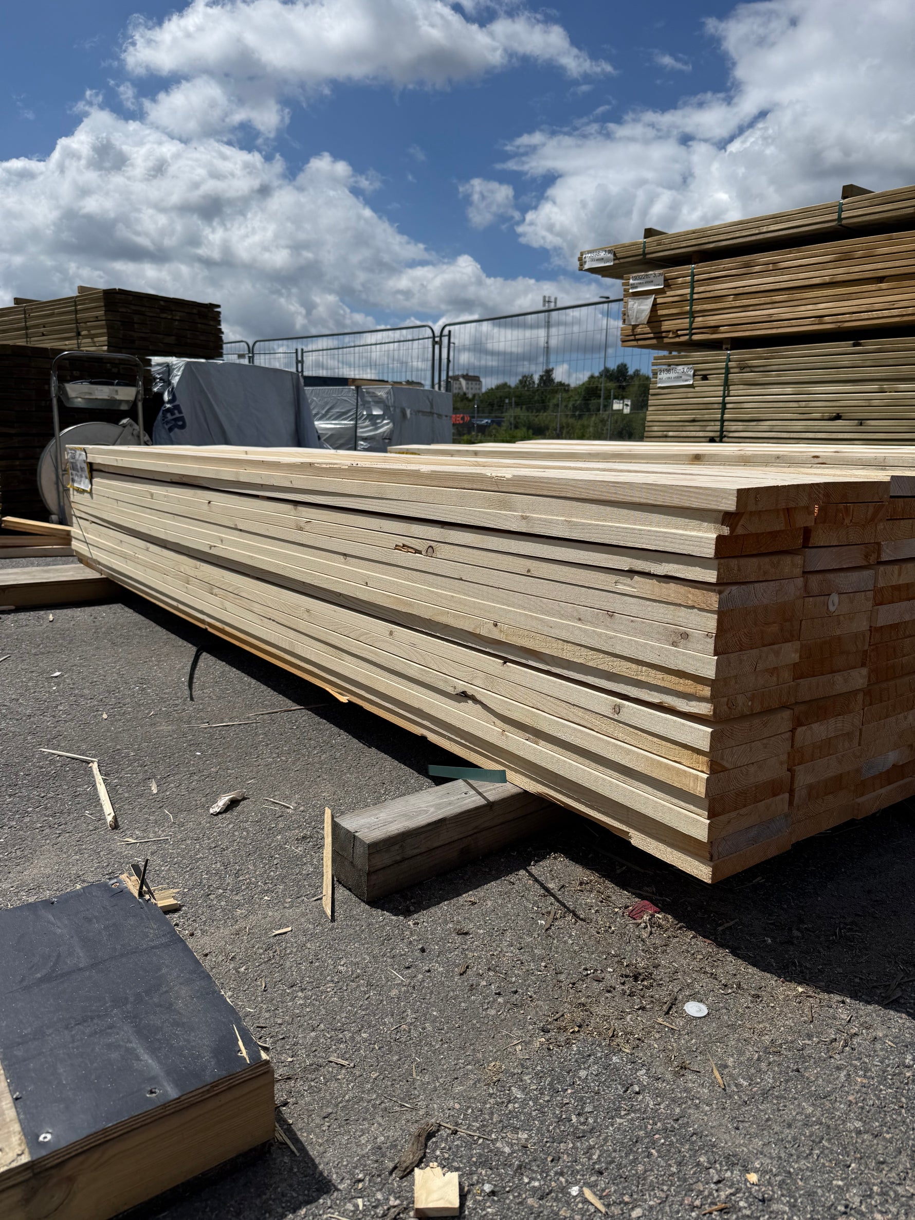 Paket Finsågade Brädor 28x170mm, 102st 3,30m