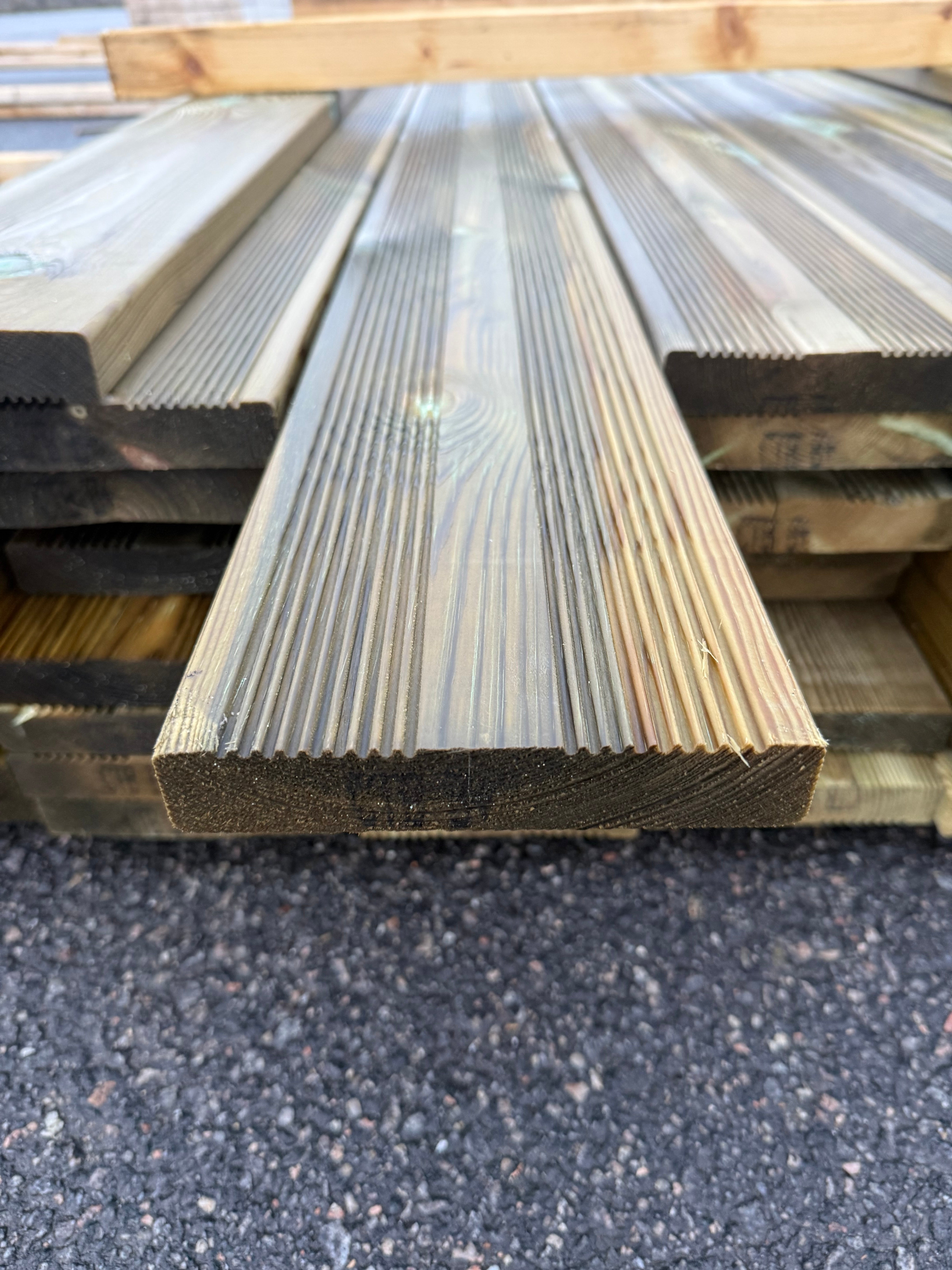 Paket Rillad Tryckimpregnerad Bräda 27x145 mm – 51 st (5,40 m)