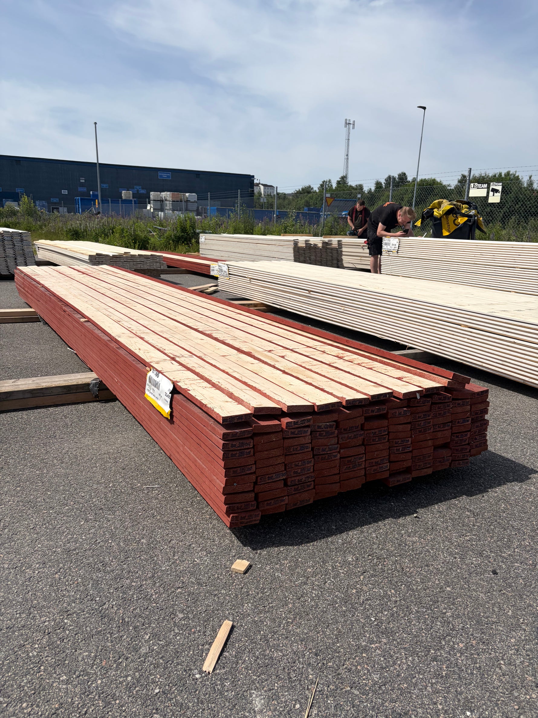 Paket Finsågade Brädor 22x95mm, 120st 5.10m (Slamfärg Röd)