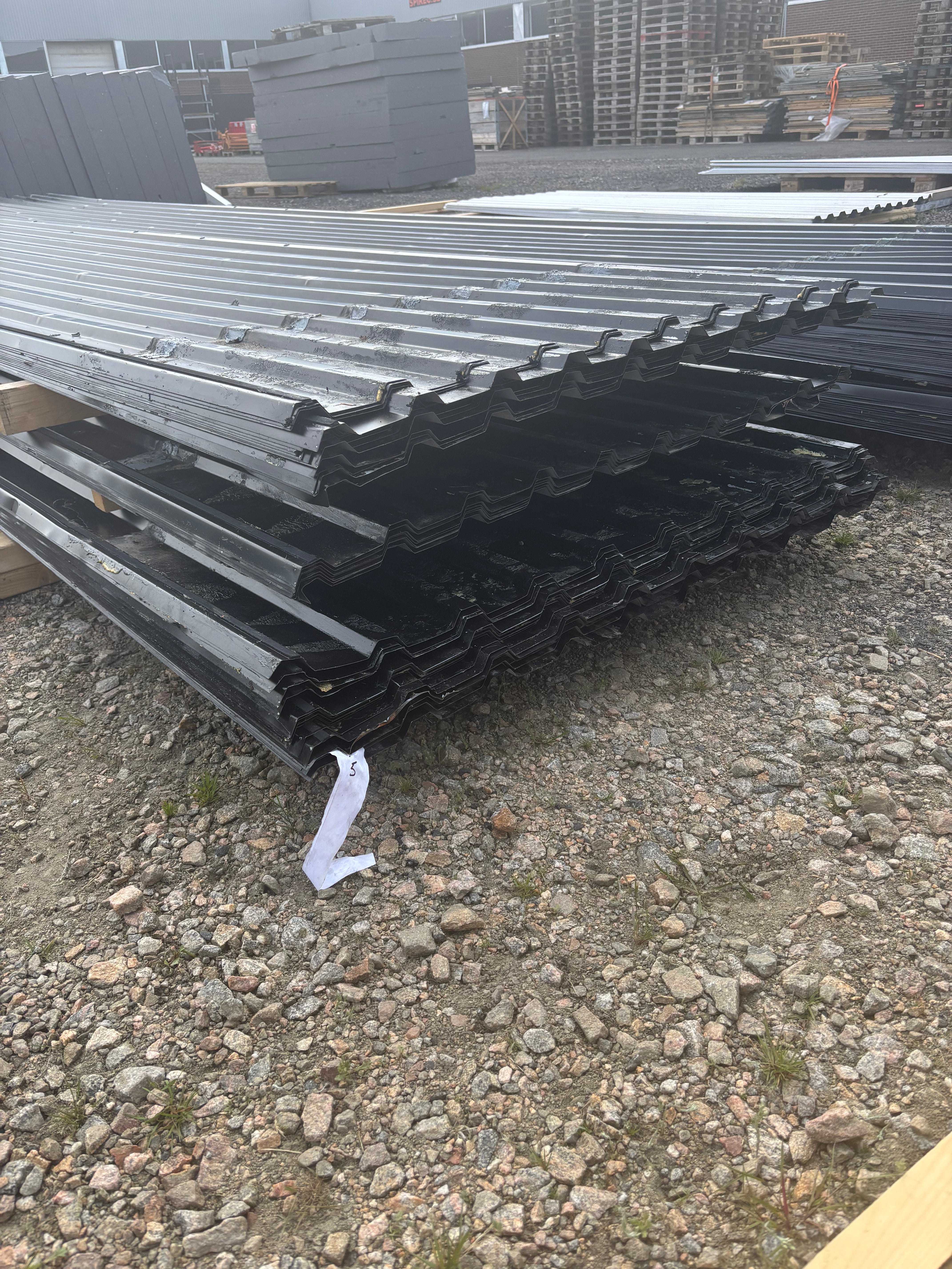 Takplåt – Svart Begagnad