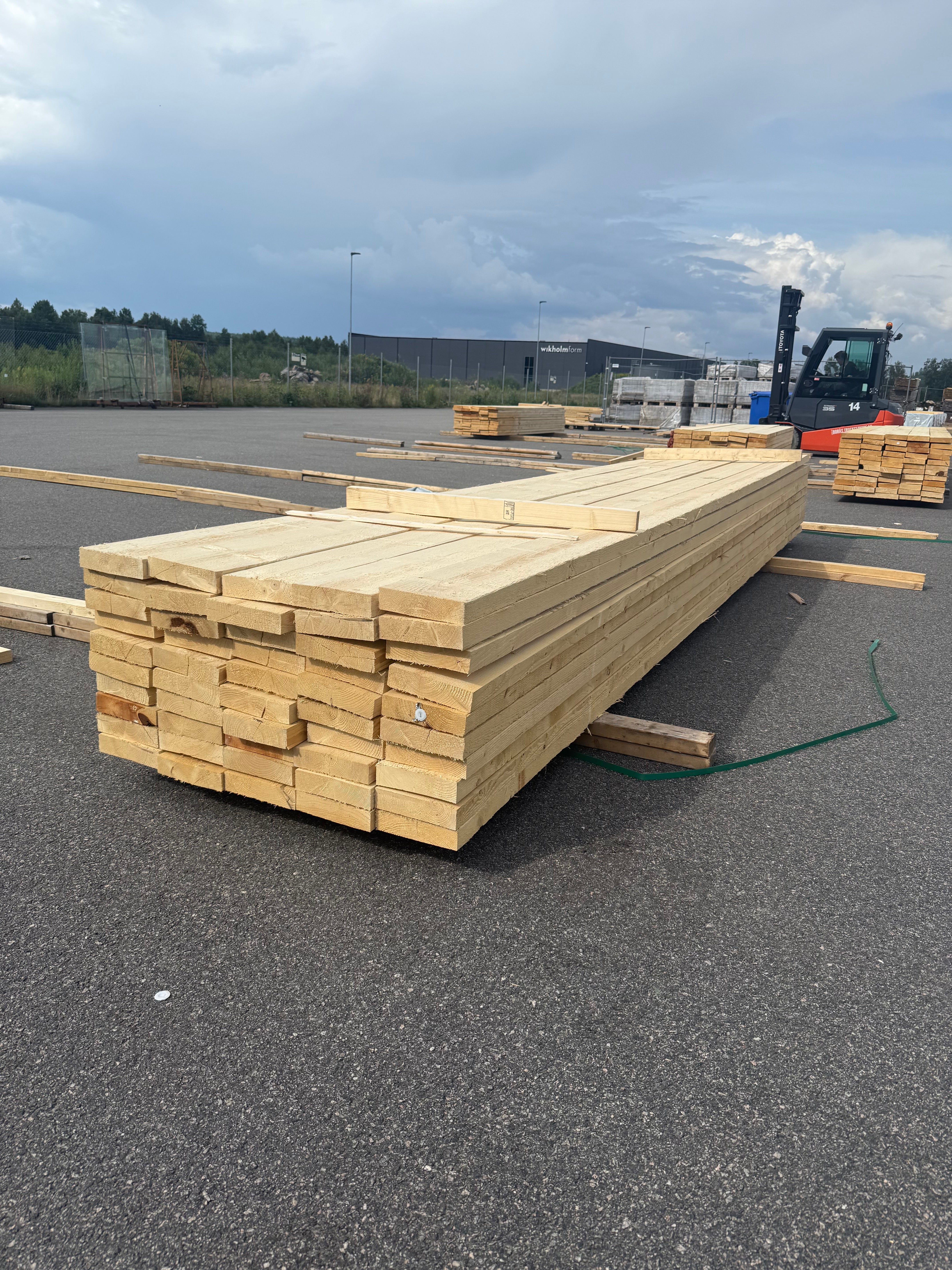 Paket Reglar 47x200 – 50 st (5,40 m, gran)
