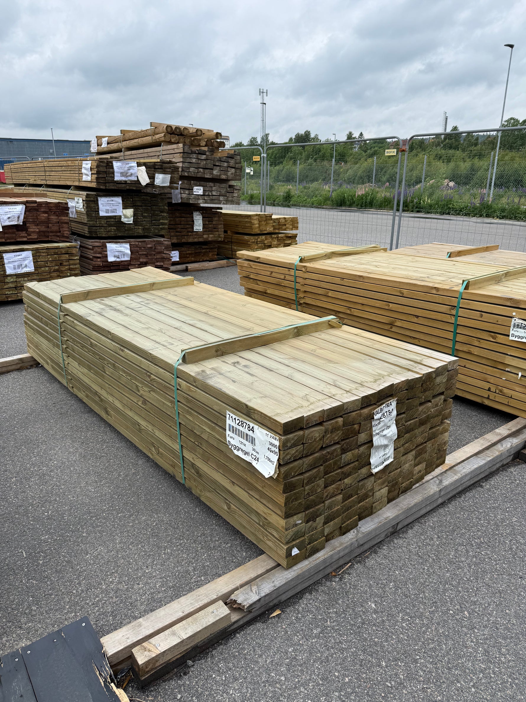 Paket Tryckimpregnerade Reglar 45x95mm 3.0m 121st NTR AB C24 vridet