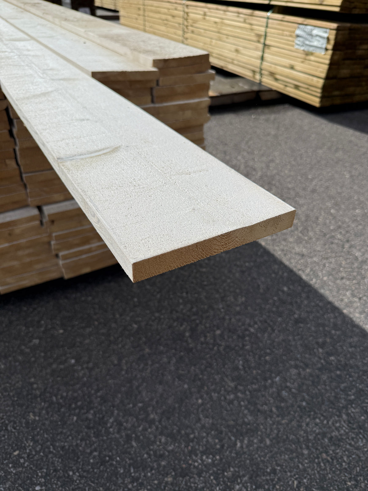 Paket Finsågade Brädor 22x170mm, 146st 5,40m Grundmålade
