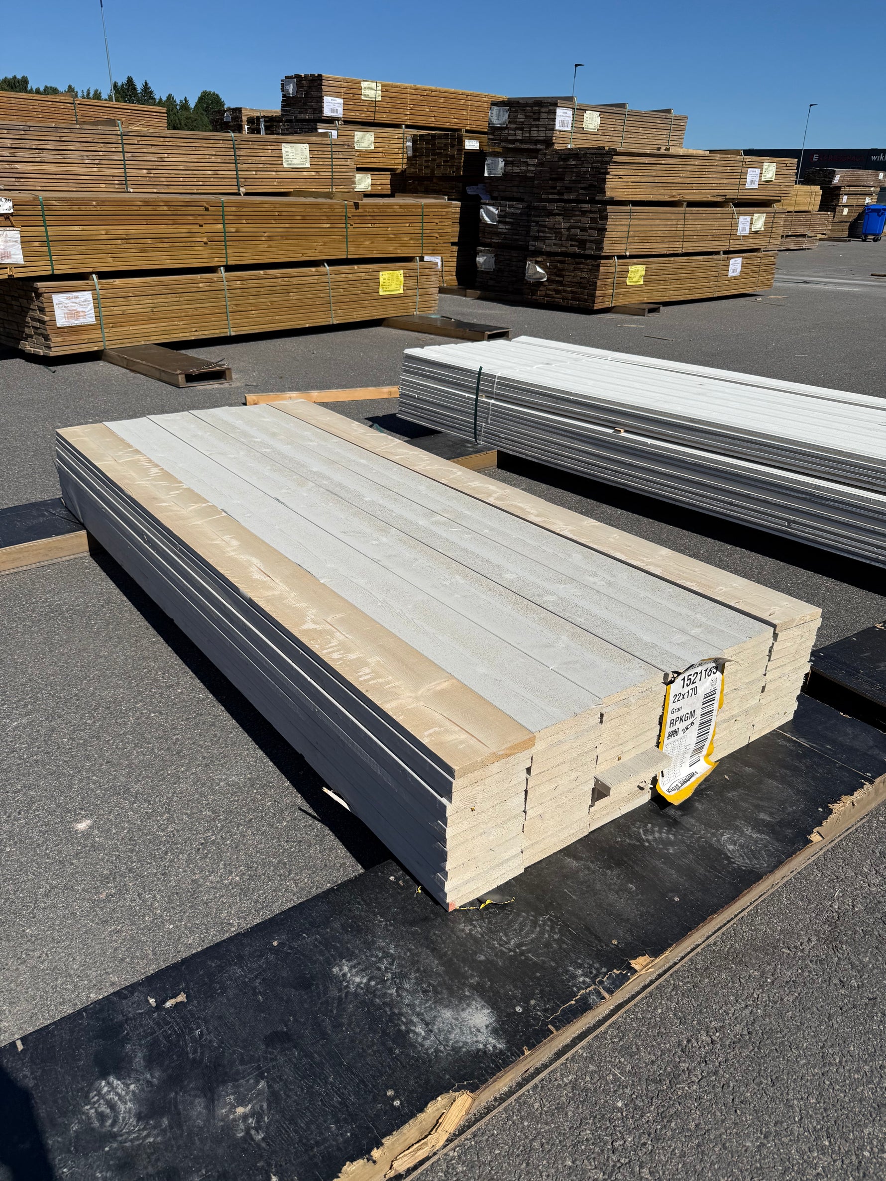 Paket Finsågade Brädor 22x170mm, 78st 2.50m Grundmålad