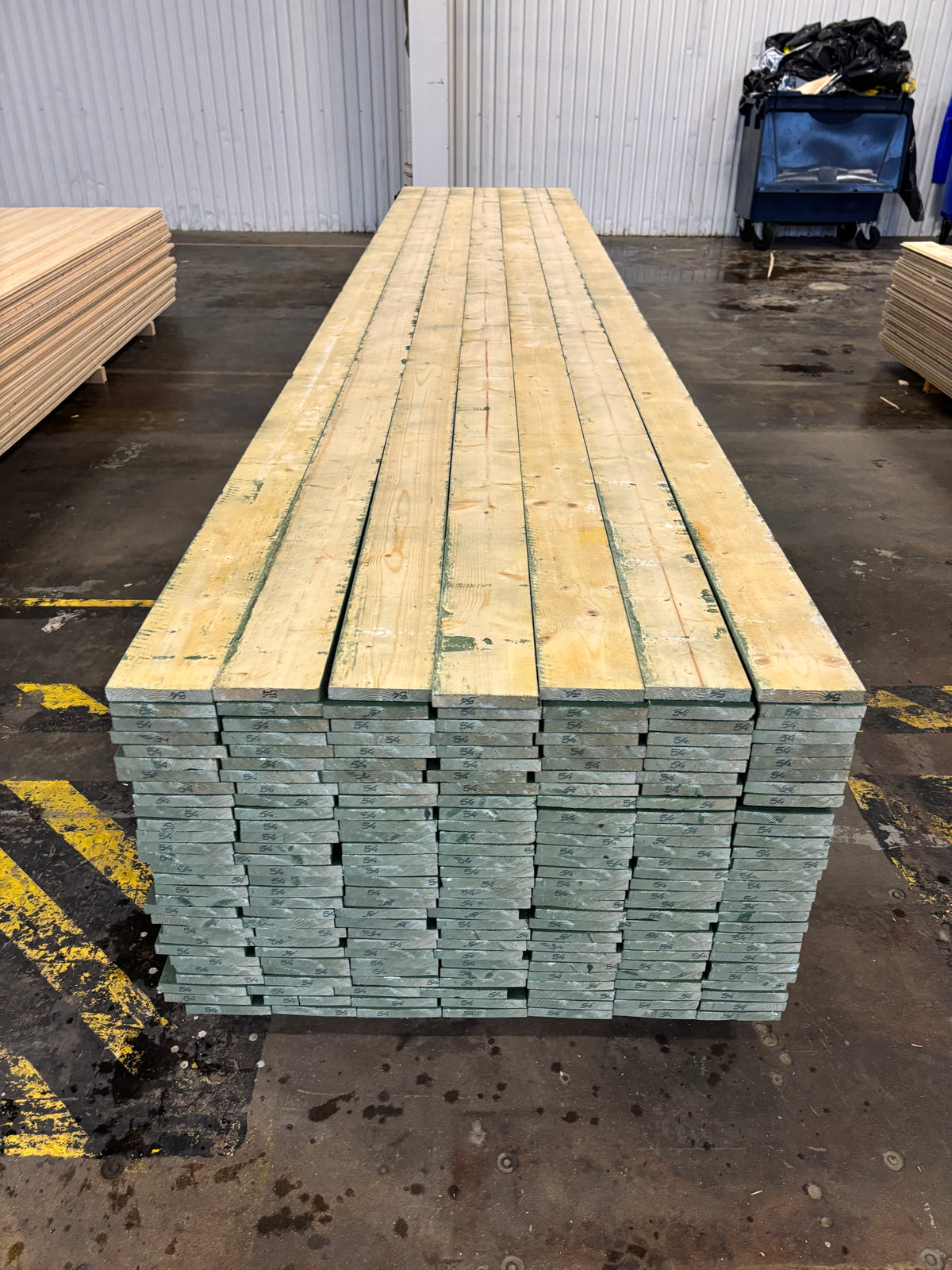 Paket Finsågade Brädor 22×145 mm Mellanstrukna 5,40 m – 203 st