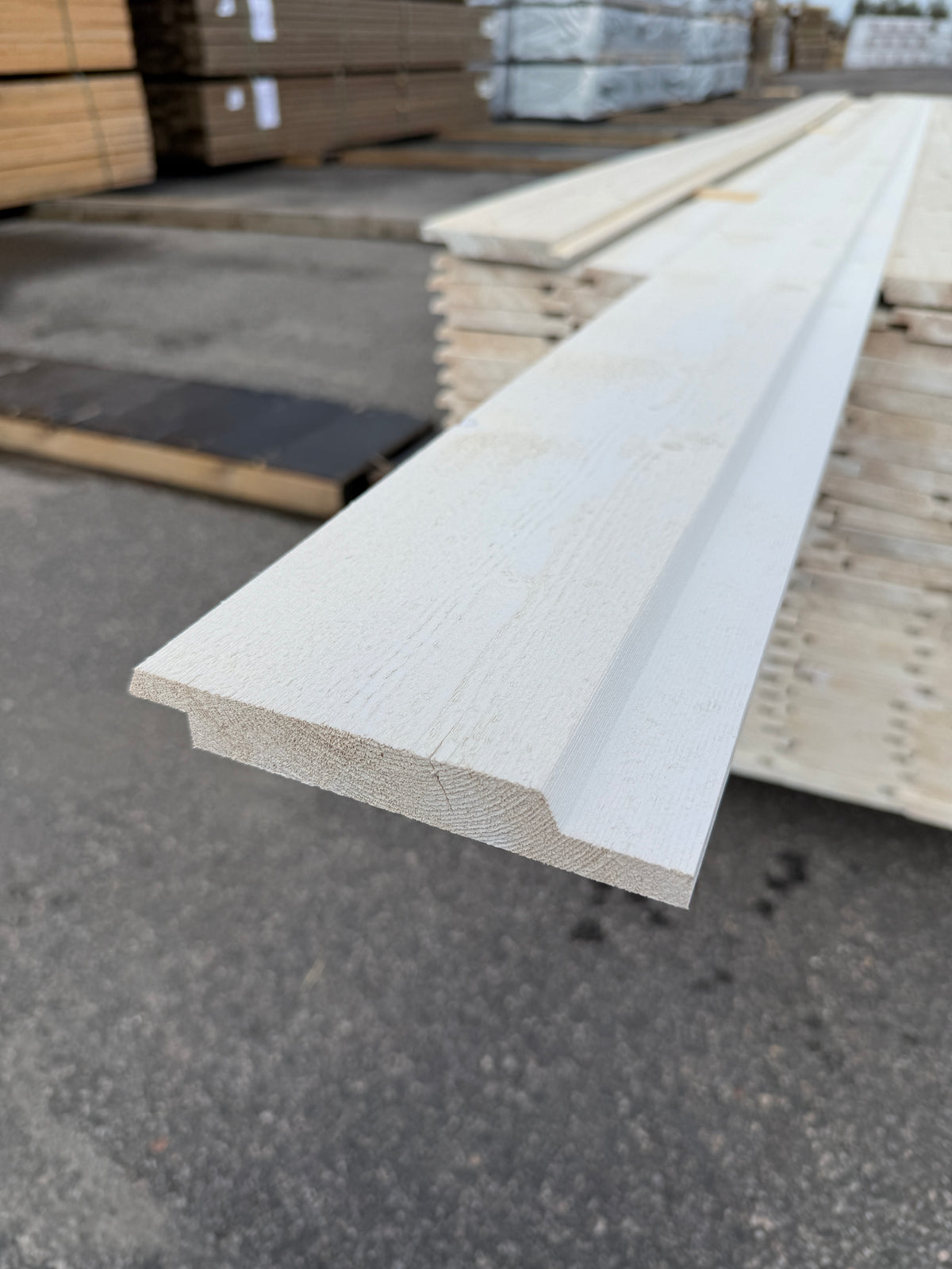 Falsad Spårpanel 22x145mm 4,50m – Grundmålad (Säljs per styck)