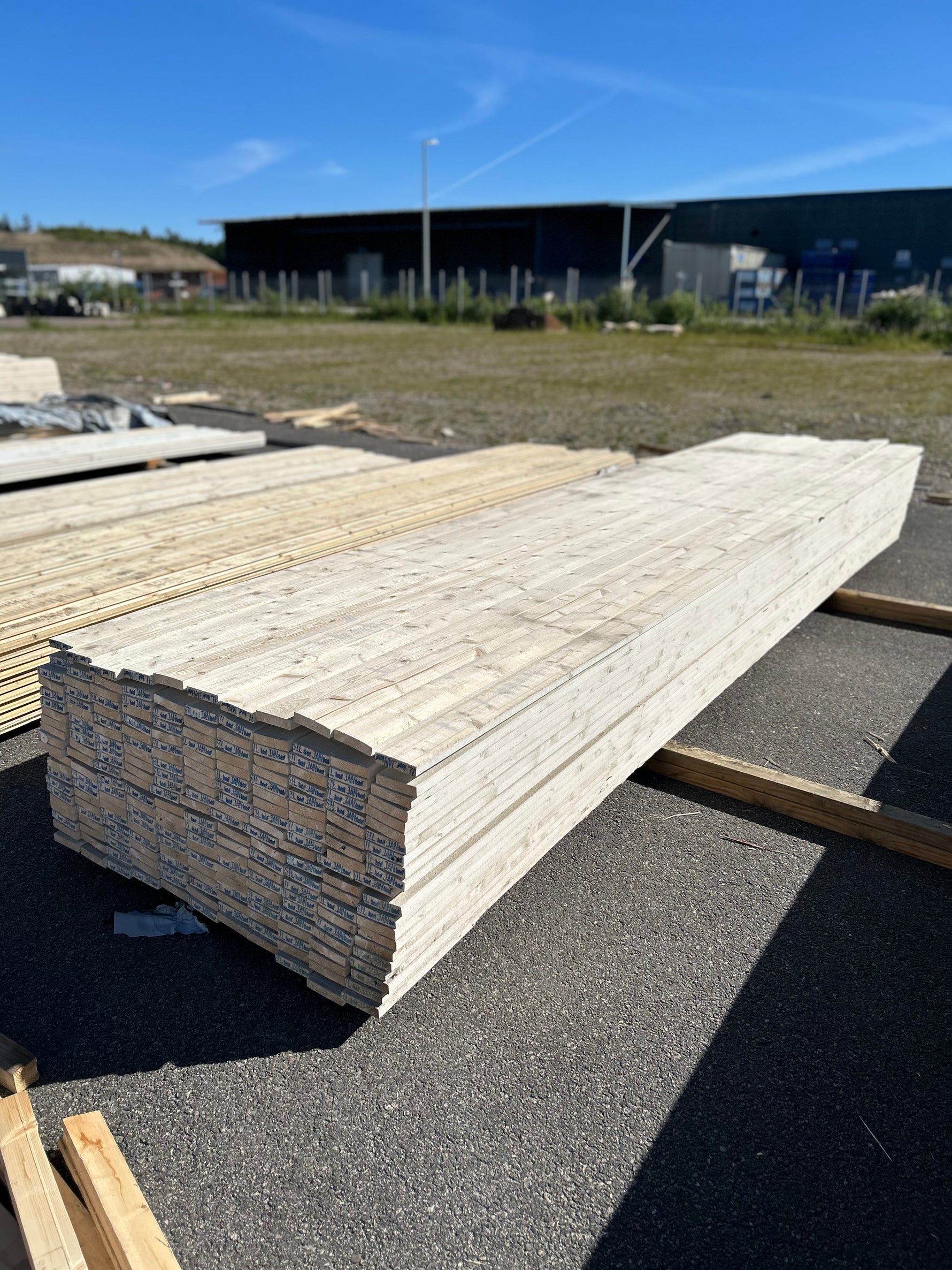Paket Finsågade Brädor 22x95mm, 231st 4.80m Grundmålad