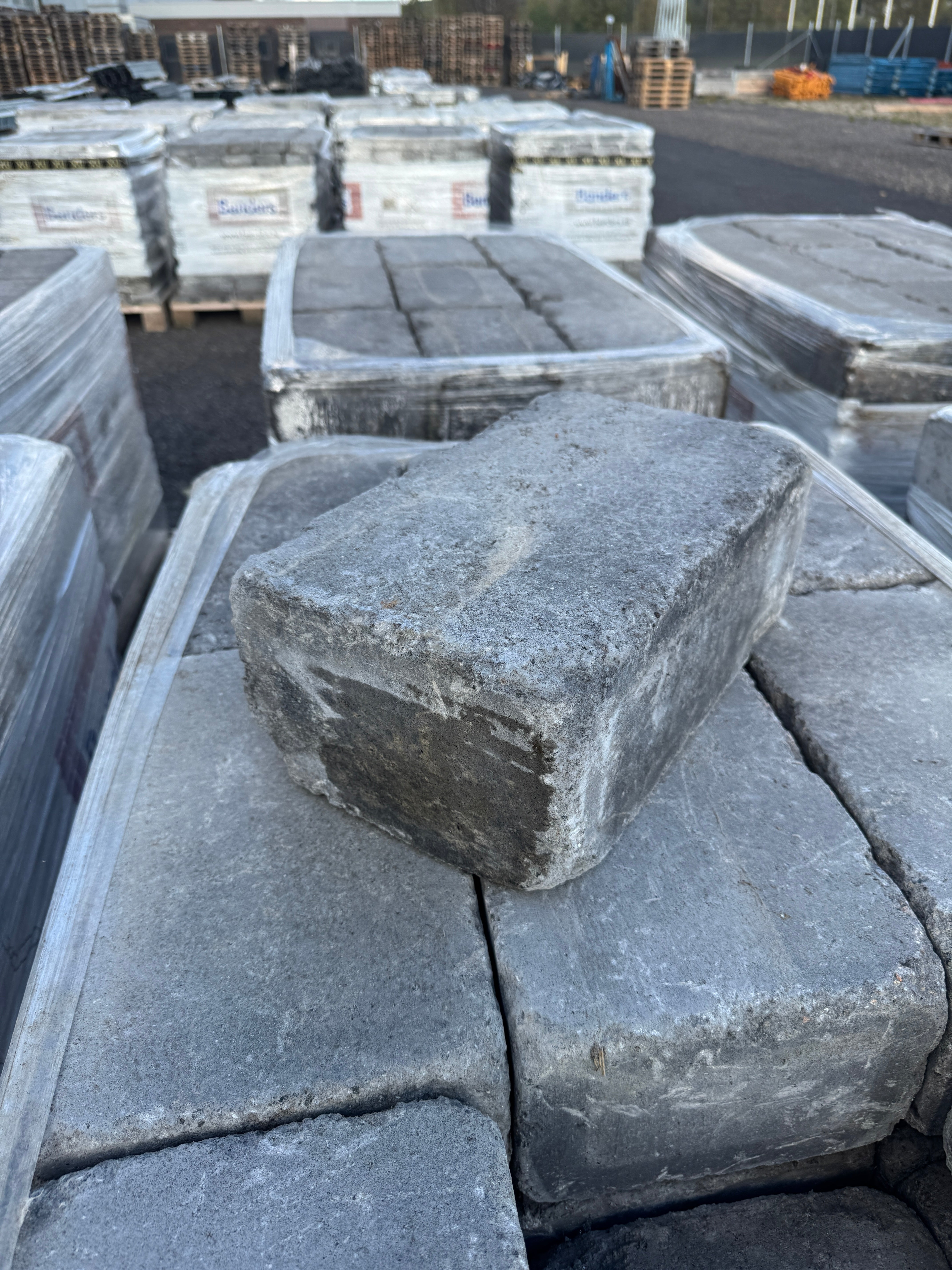 Marksten Labyrint Antik Maxi 350x210x140mm Gråmix 40kr/st