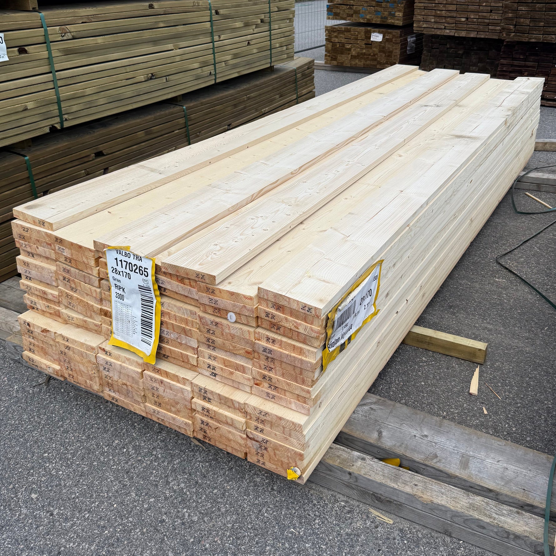 Paket Finsågade Brädor 28x170mm, 107st 3,30m